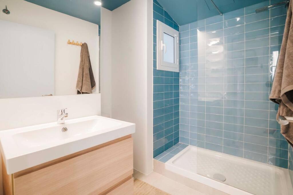 Atlantida Unit 20m From The *