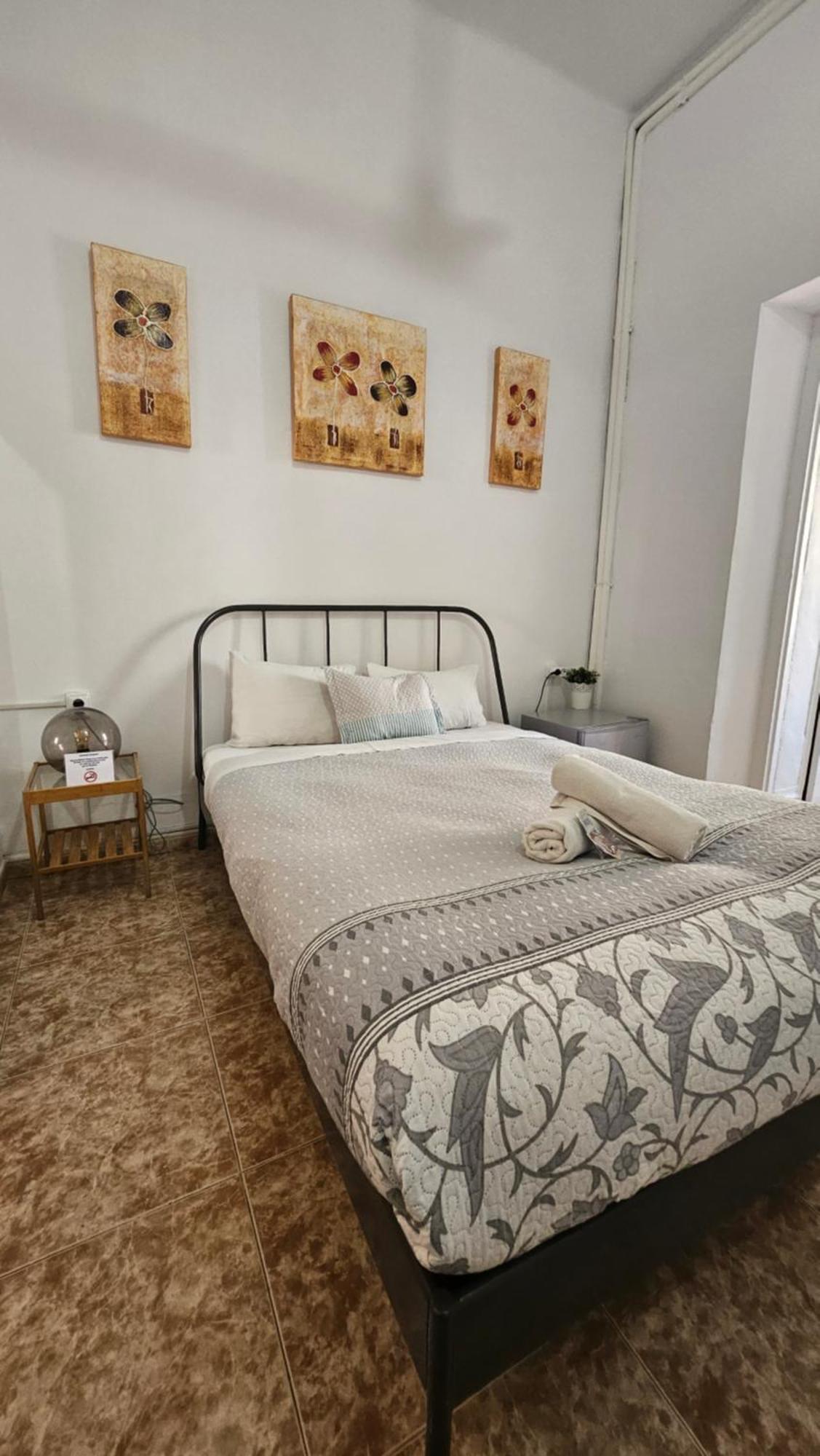 Youth - And Basic Drassanes Guest house 2*