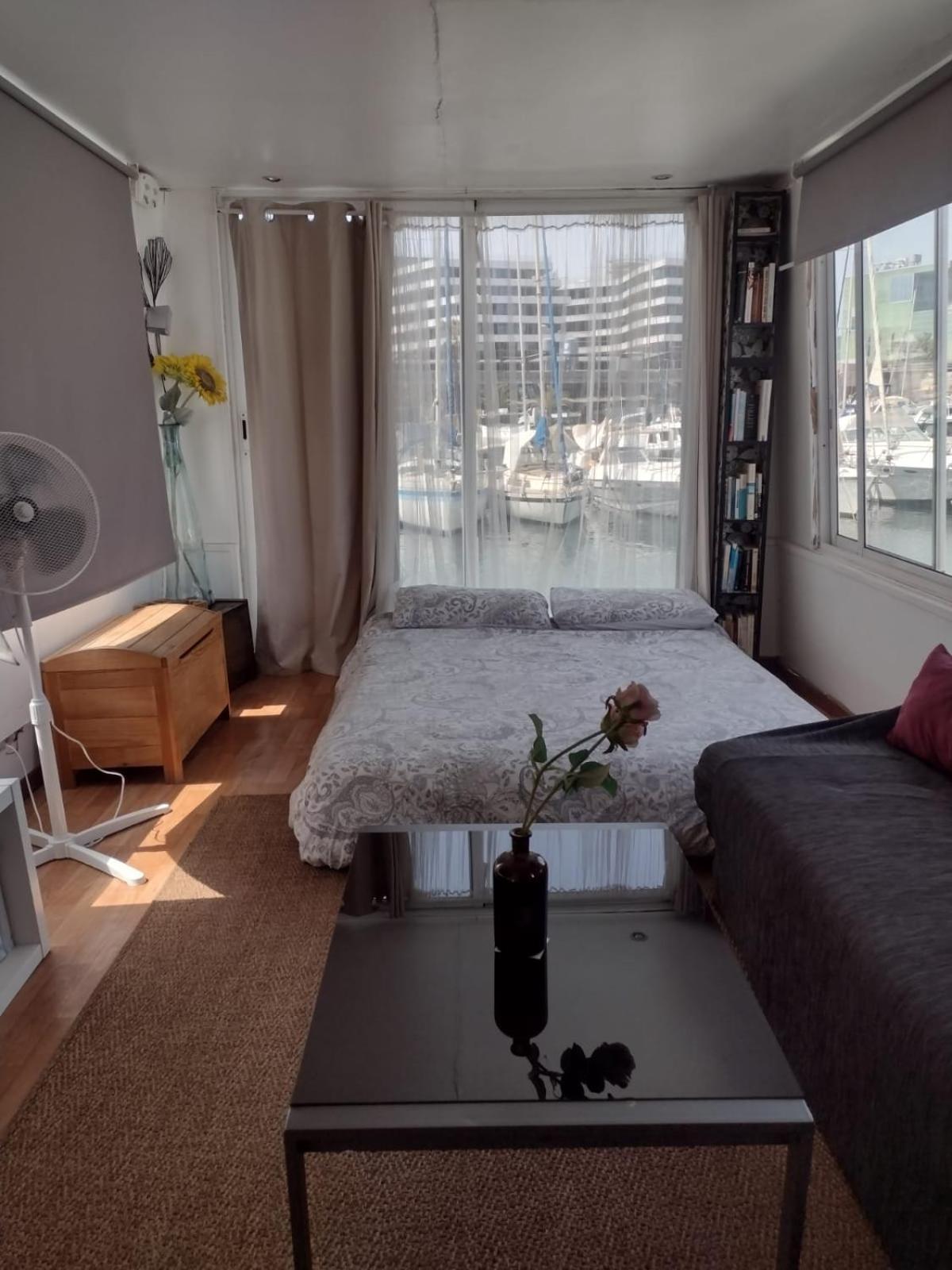 Hotel en barco Floating White House