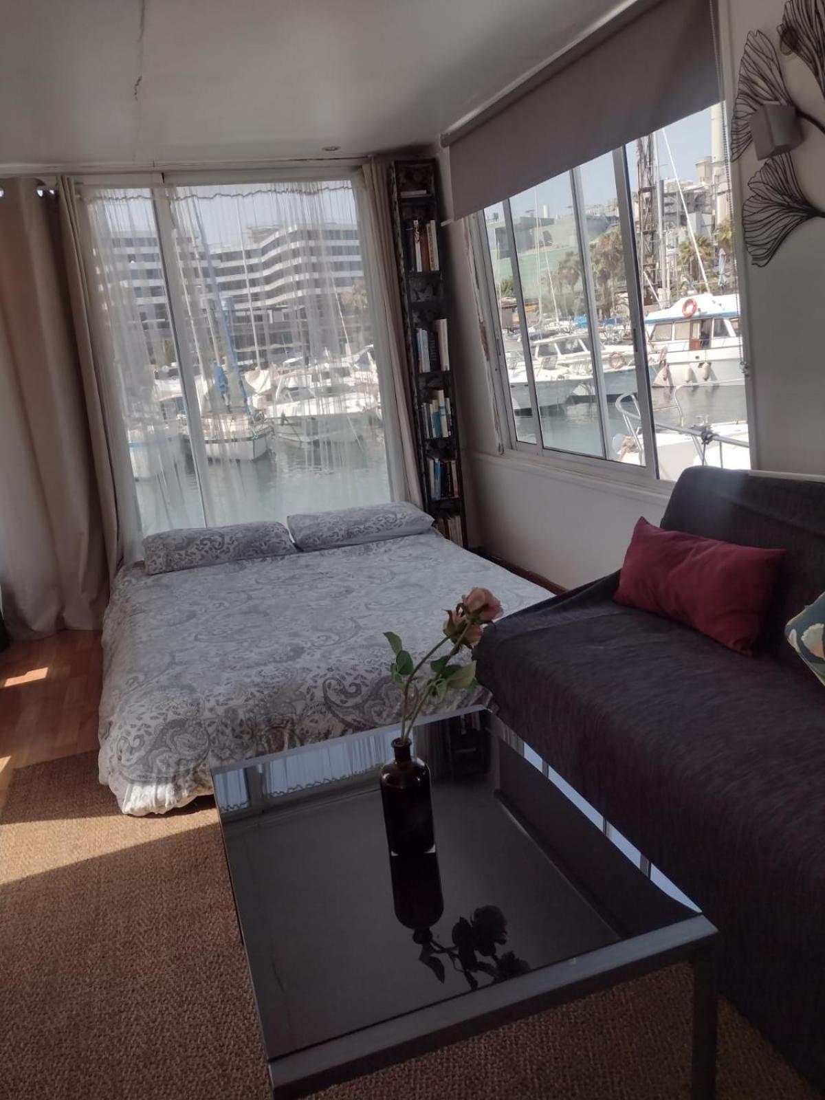 Hotel en barco Floating White House *