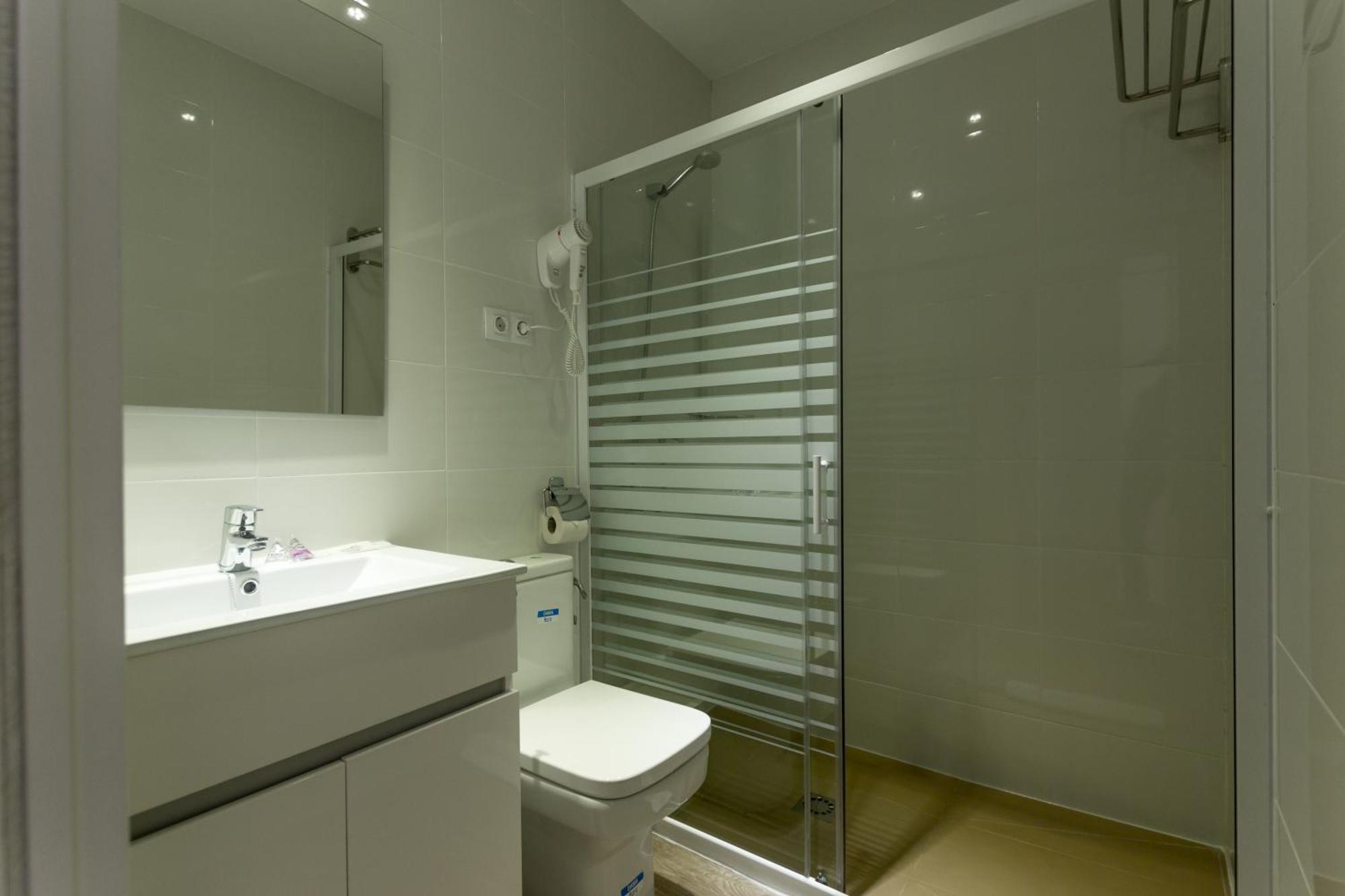 Gasthof Hostalin Barcelona Passeig De Gracia 3*