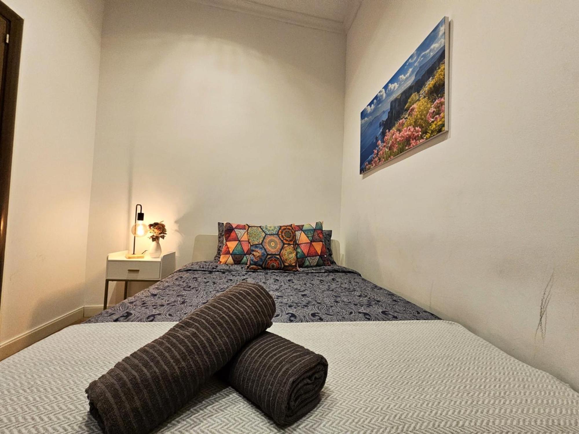By La Rambla Rooms Hostel *