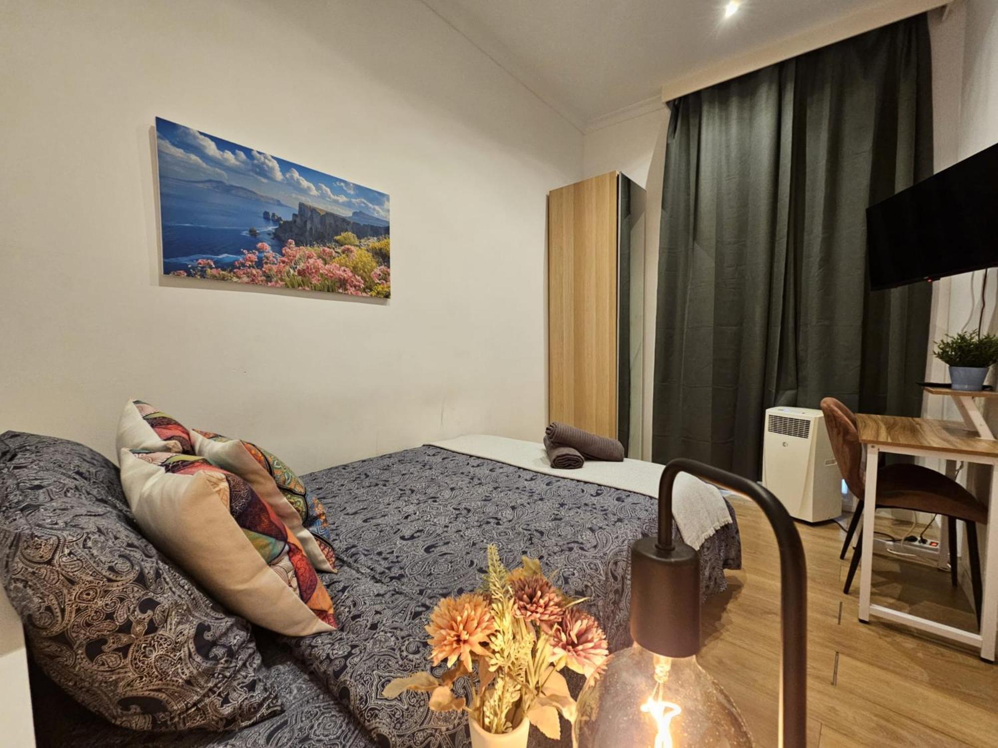 By La Rambla Rooms Hostel *