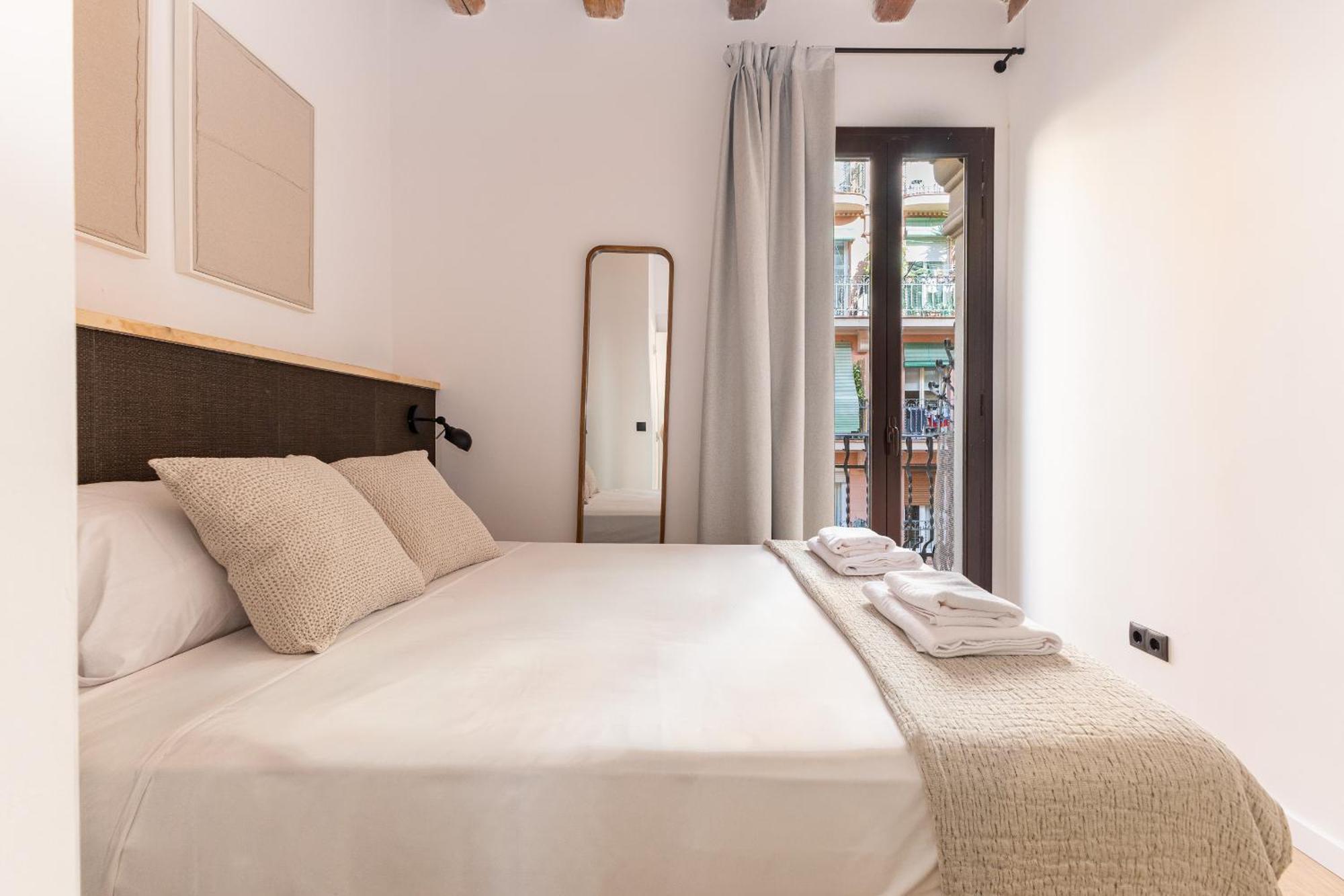 Joya De La Arquitectura Catalana Apartment