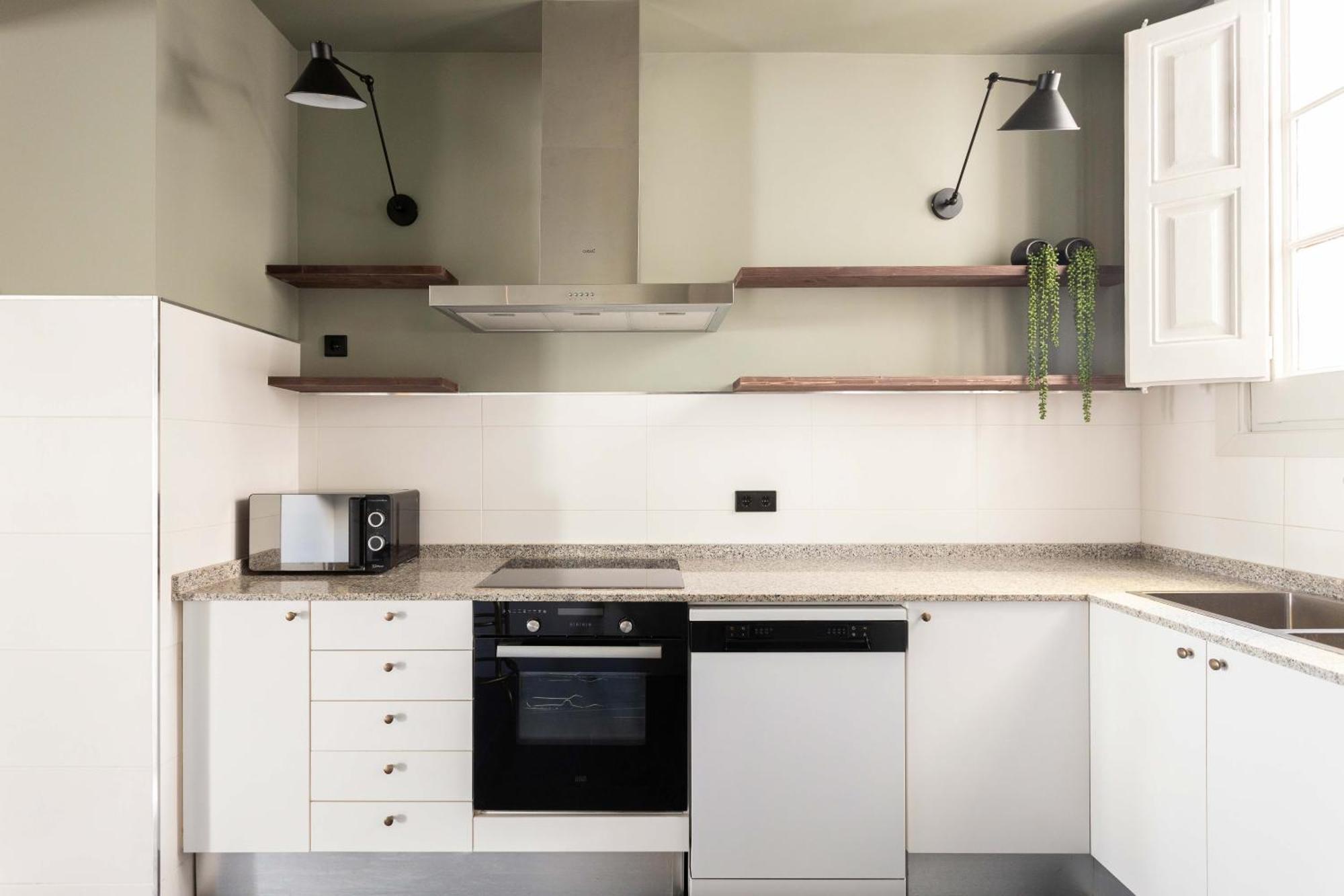Spacious Stylish 4-bedroom Modernist Appartement *