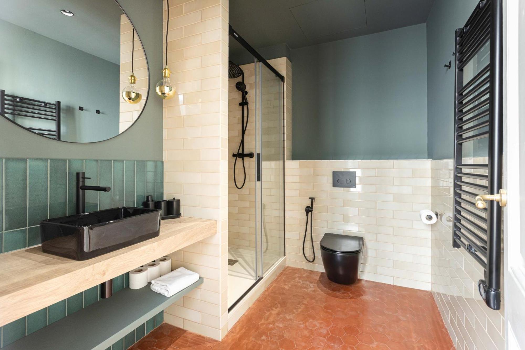 Spacious Stylish 4-bedroom Modernist Appartement *
