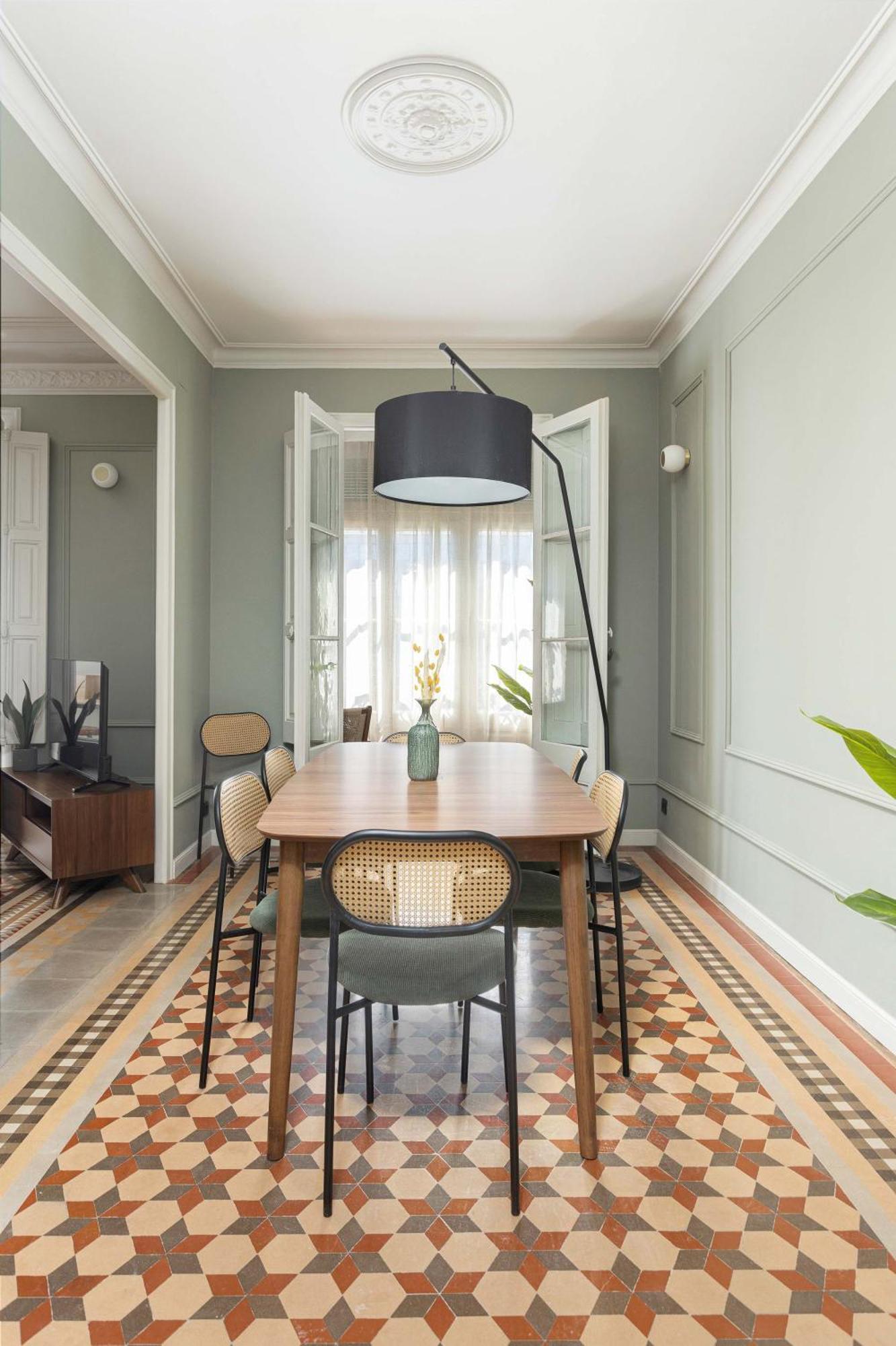 Spacious Stylish 4-bedroom Modernist Appartement *