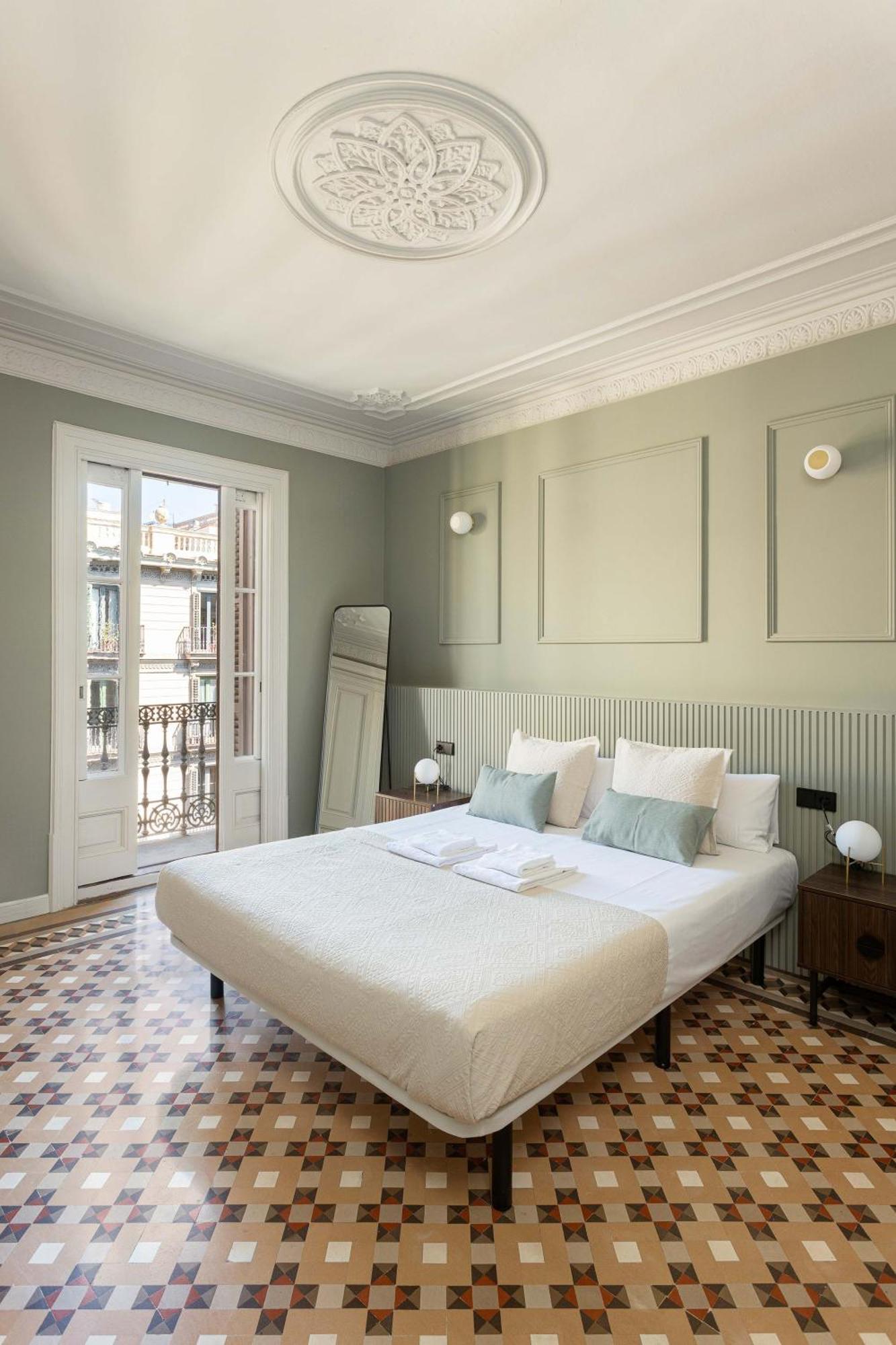 Spacious Stylish 4-bedroom Modernist