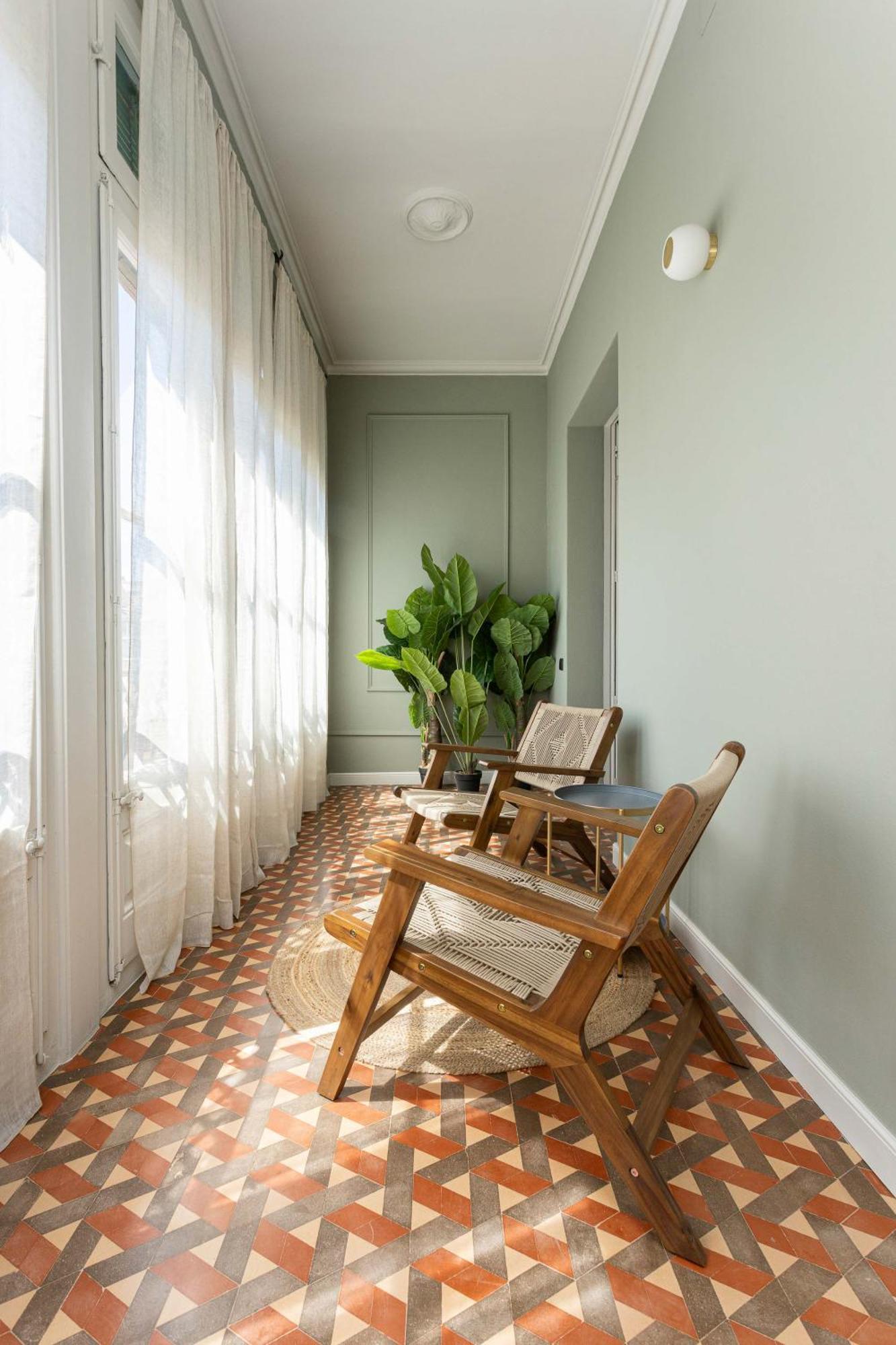 Spacious Stylish 4-bedroom Modernist Appartement
