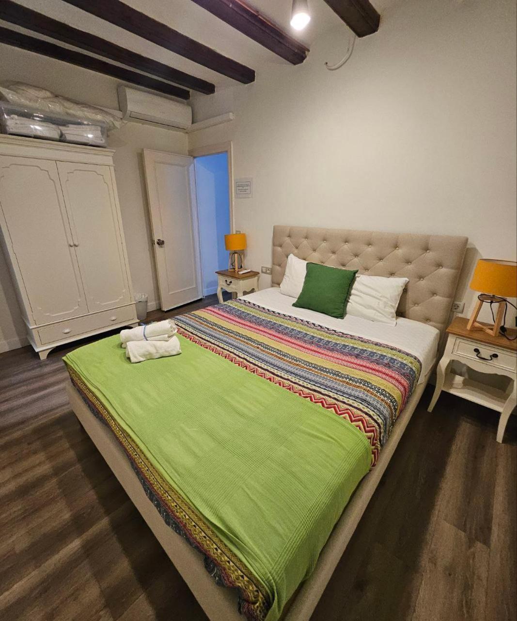 Apartment Family Flat Near Ramblas Bcn 5 Barcelona