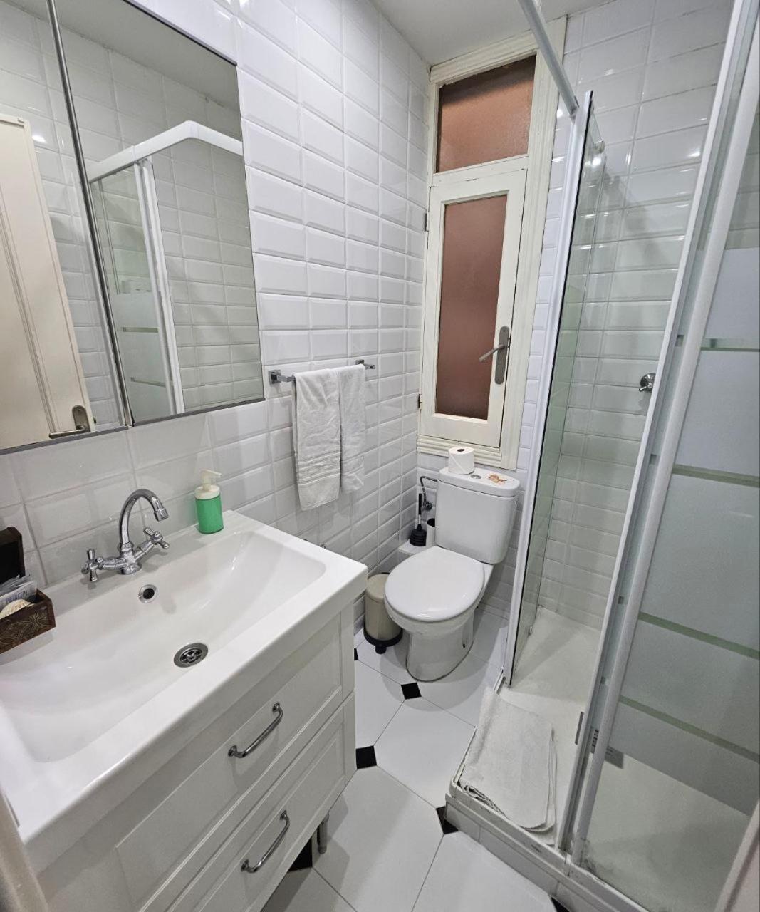 Apartment Family Flat Near Ramblas Bcn 5 Barcelona