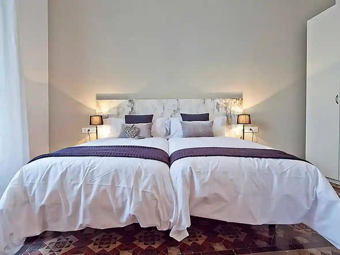 Flateli Universitat Apartment *