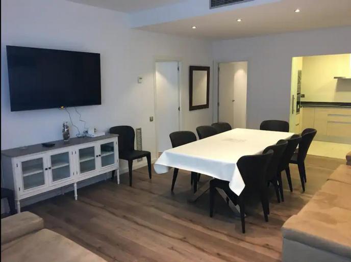 Autentic Monumental Apartment