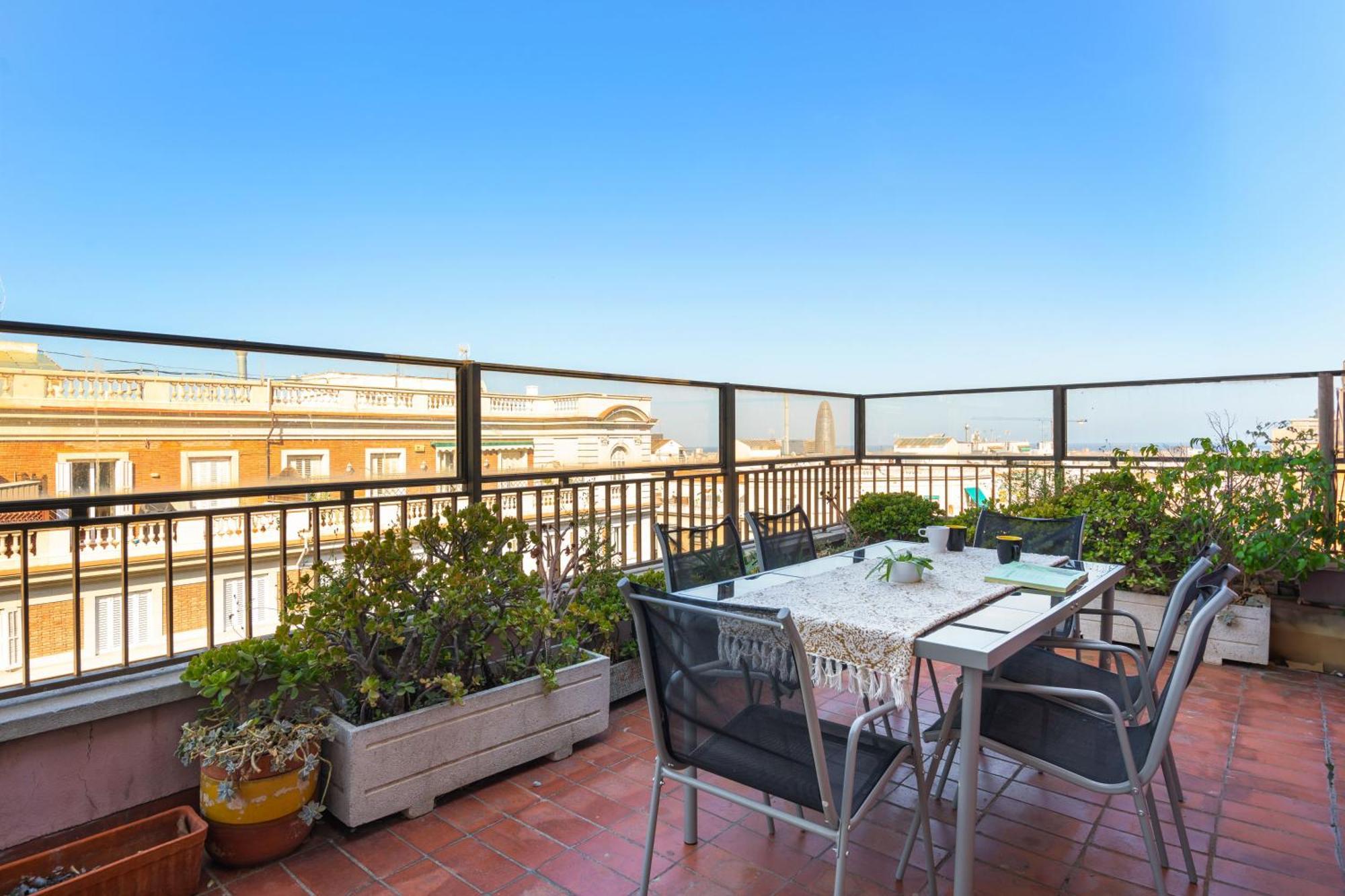 Chic 3br Retreat With Private Terrace Barcelone