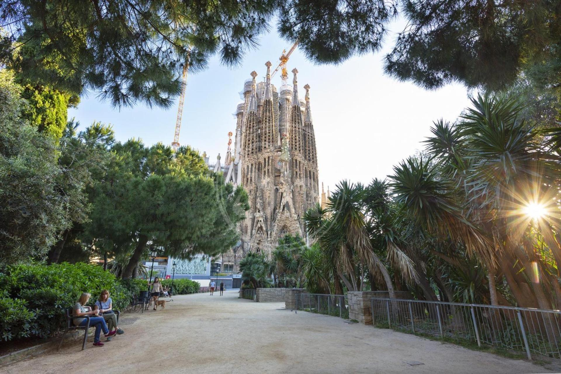 Hermoso Junto A La Sagrada Familia * Barcelone