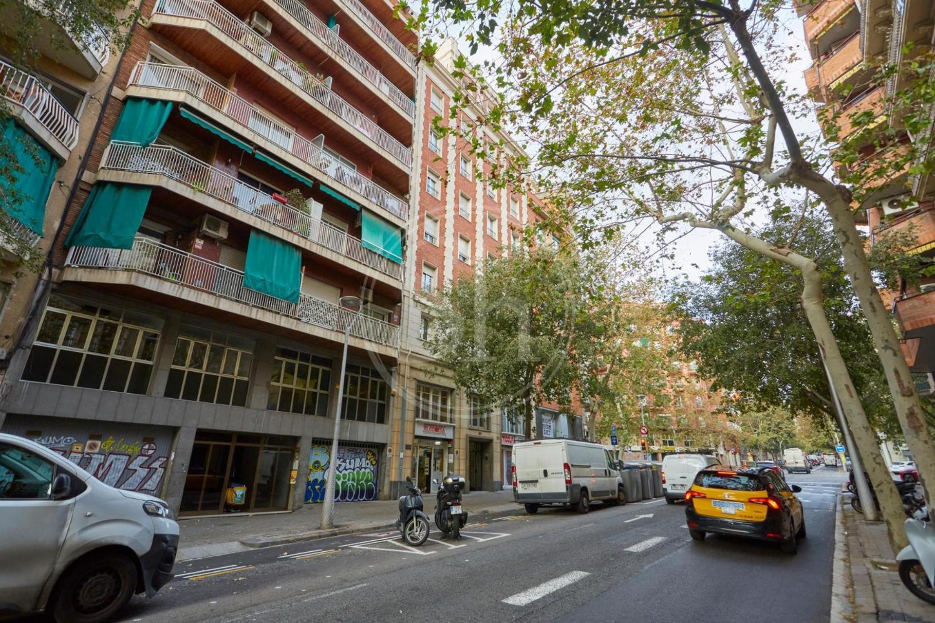 Hermoso Junto A La Sagrada Familia Barcelone