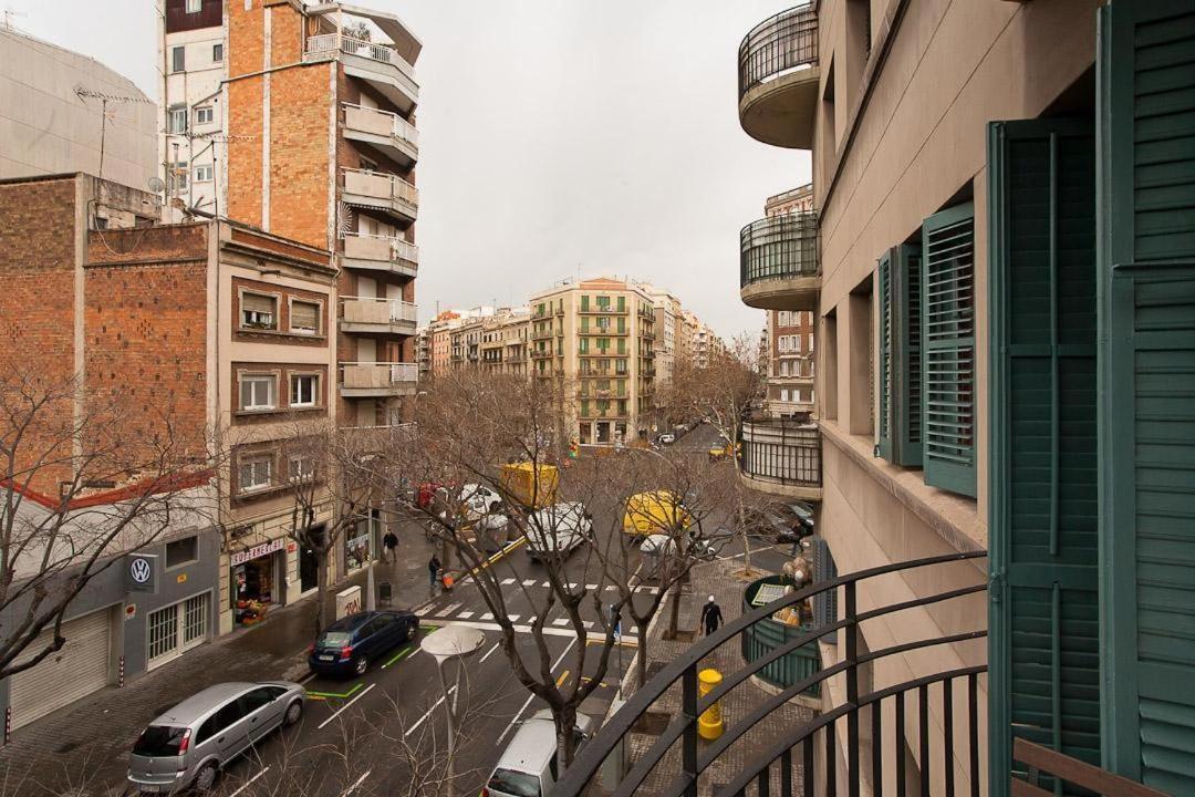 En Avenida Gaudi Barcelone