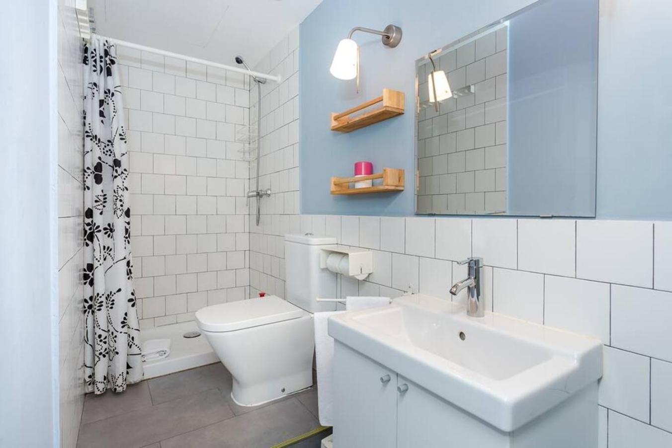 Charming 3 Bdr-2 Bthr In Gracia Appartement *