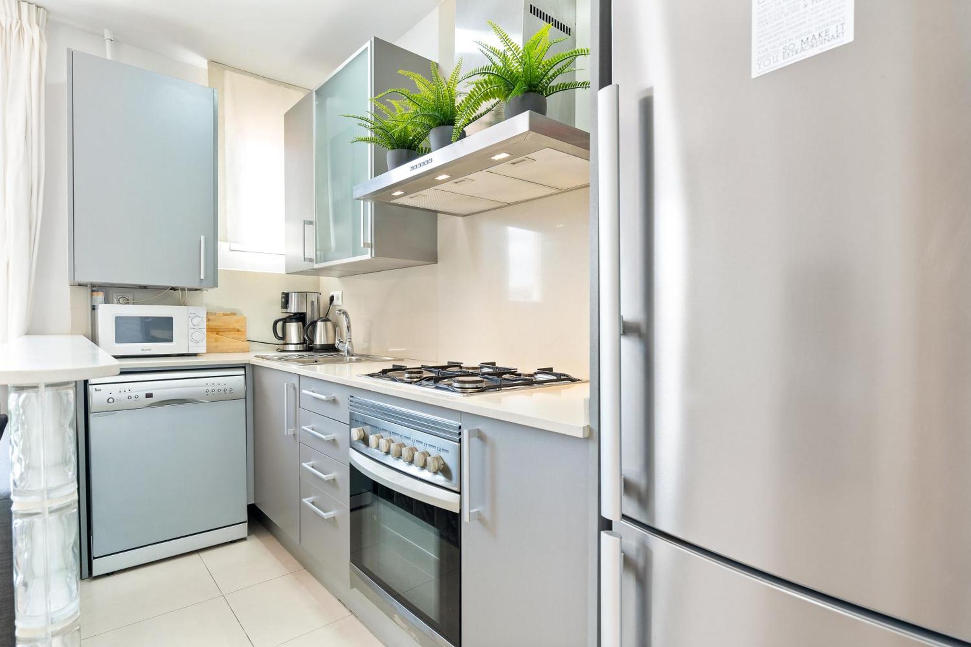 Apartment Fridays Flats Bright & Breezy