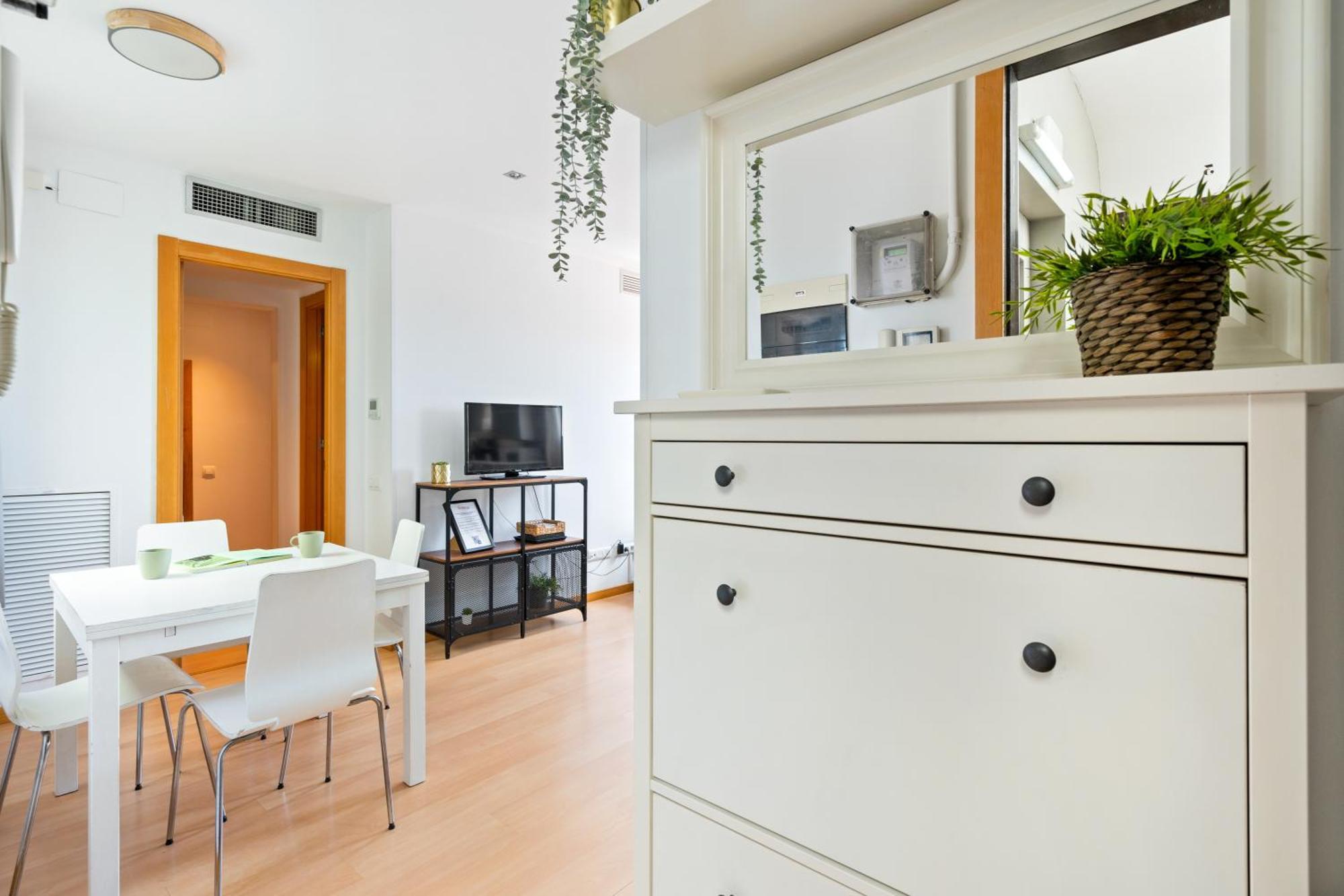 Fridays Flats Bright & Breezy Apartment