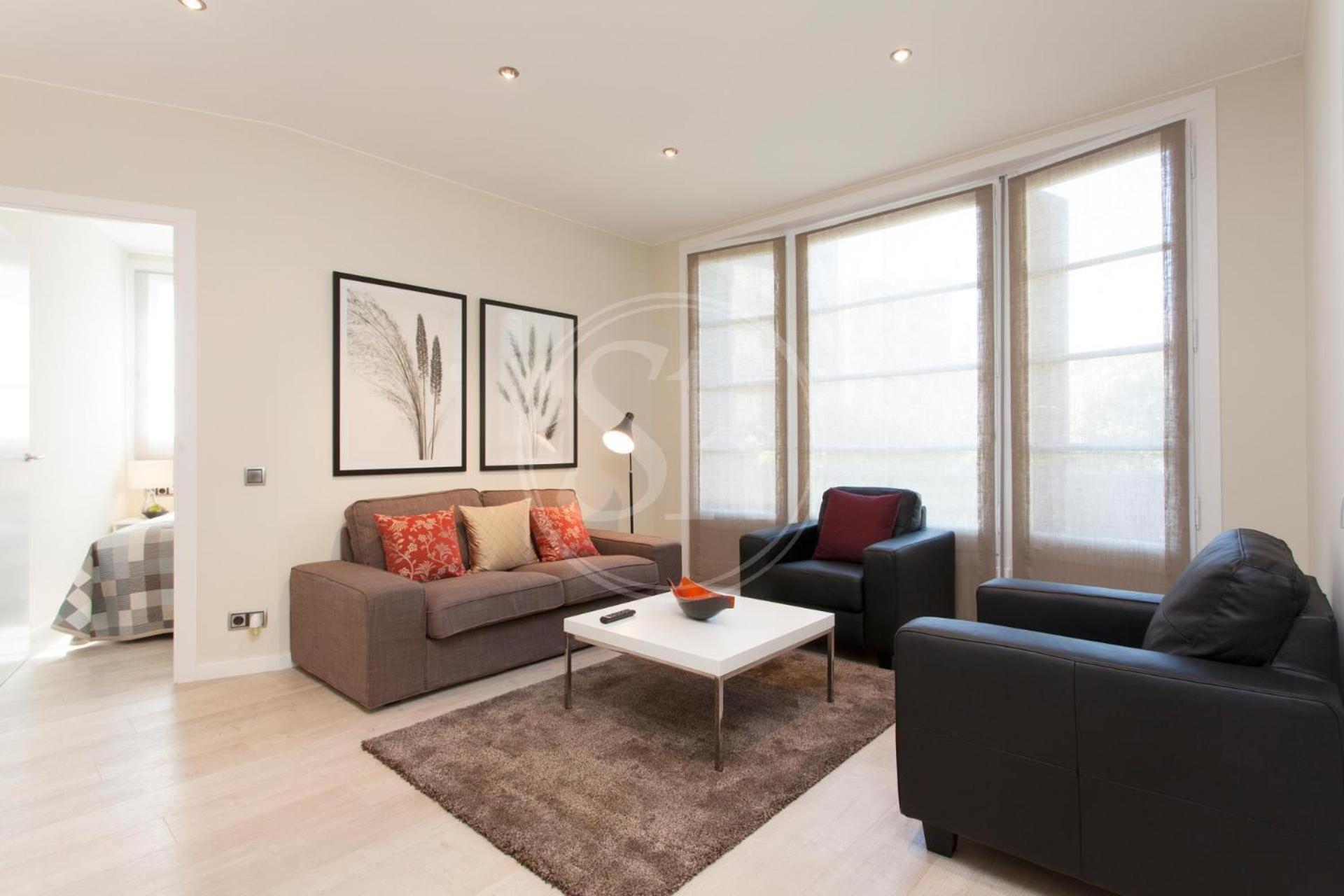 Familiar En Avenida Gaudi Appartement