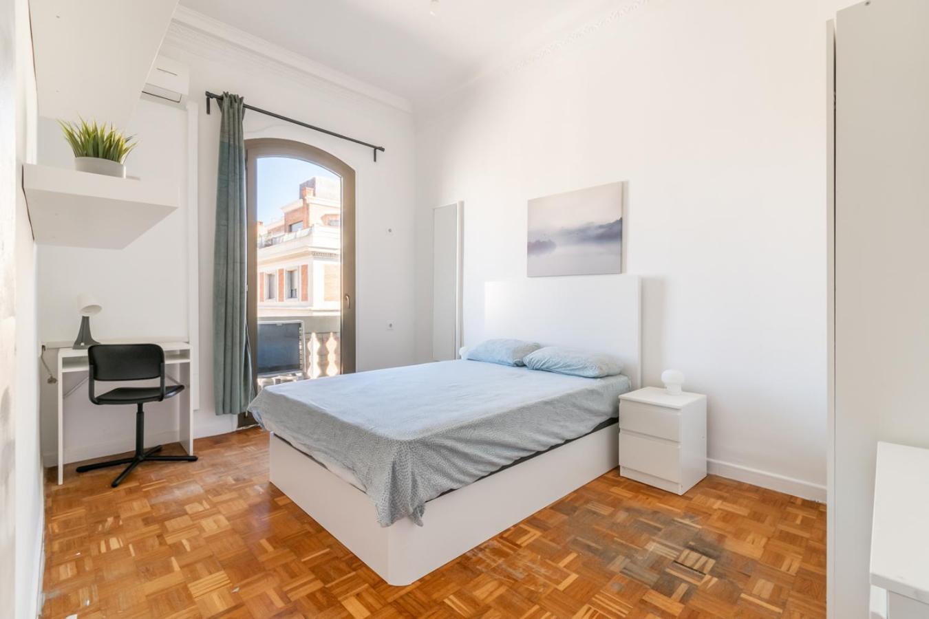 Hostel Balmes Private