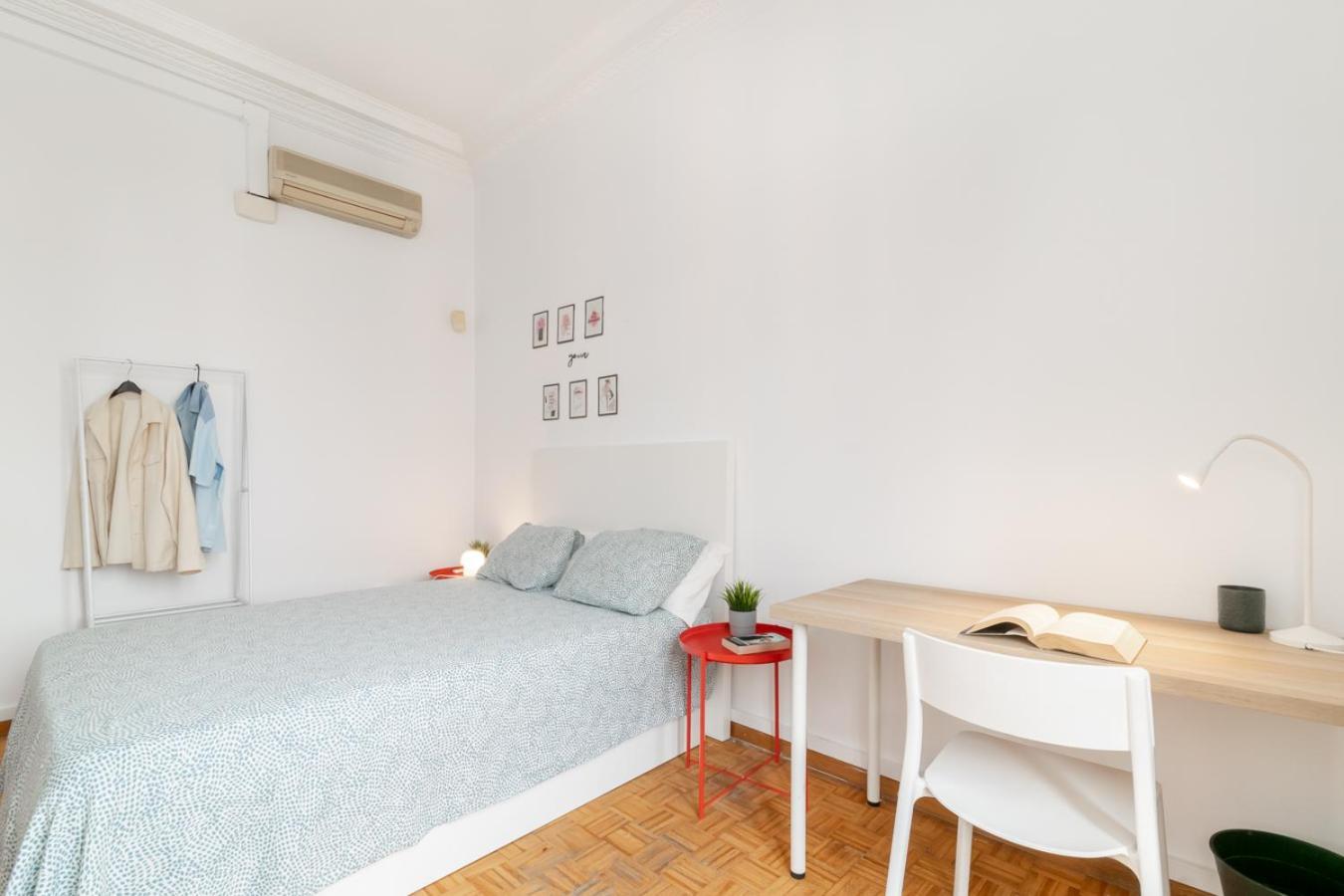 Balmes Private Hostel