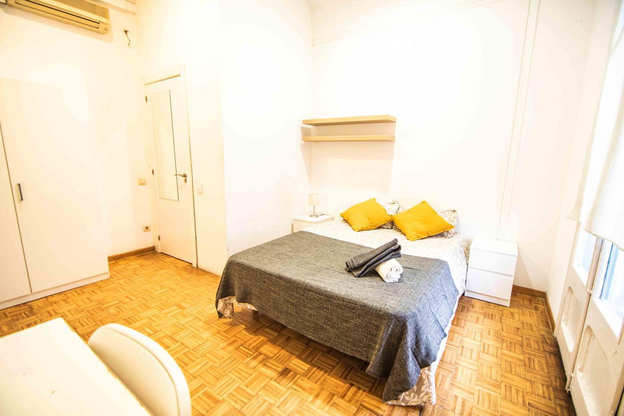 Hostel Balmes Private *
