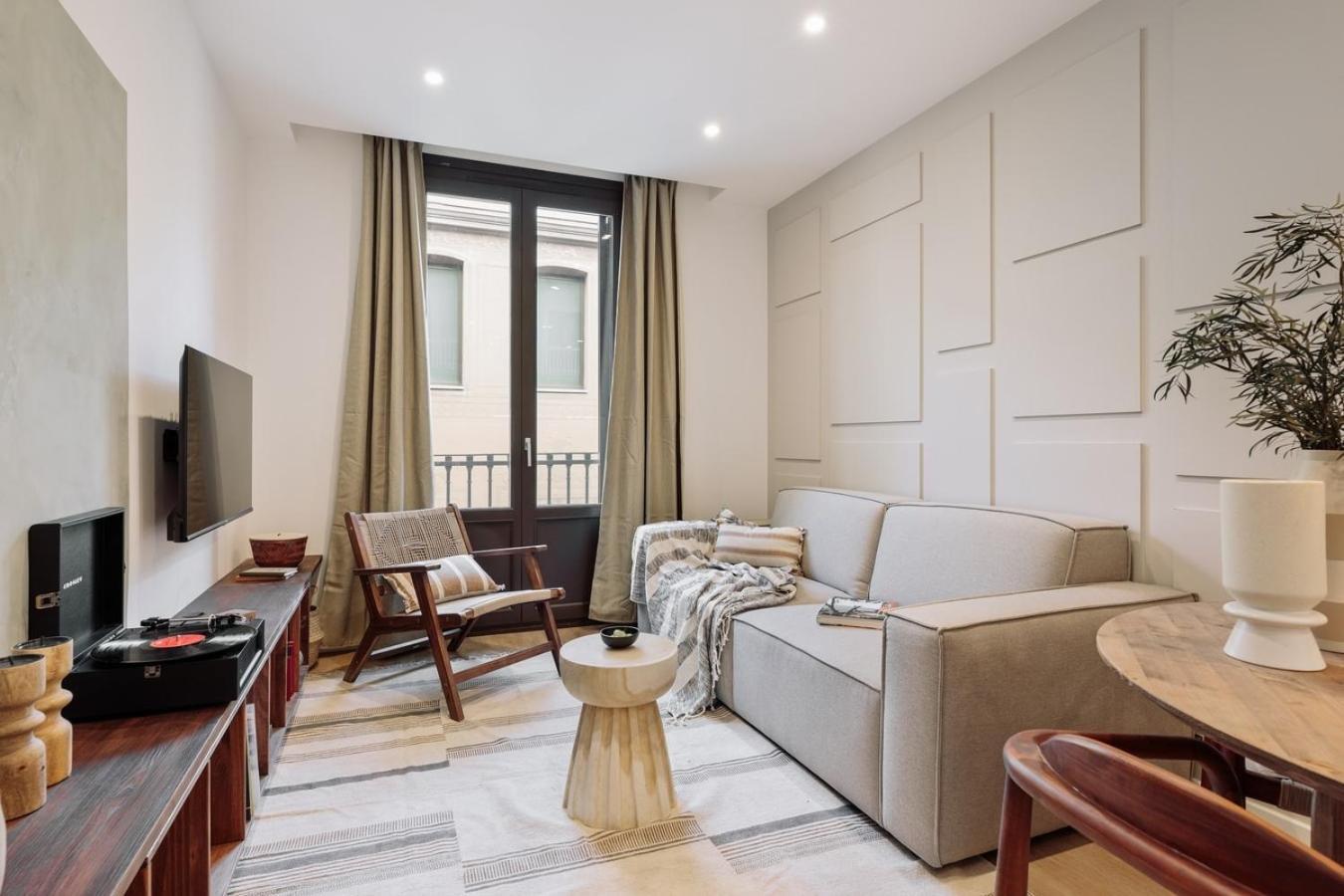 Pompei - 2 Bedrooms, Balcony And Terrace In Ciutat Vella Apartment