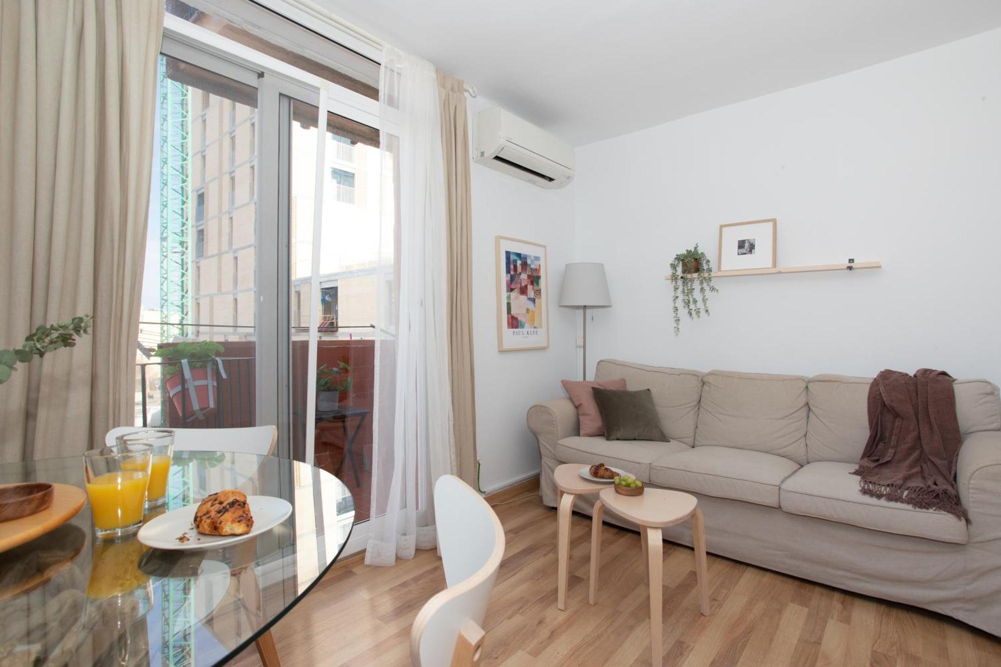Sunshine & Beach Urban Two-bedroom Appartement *