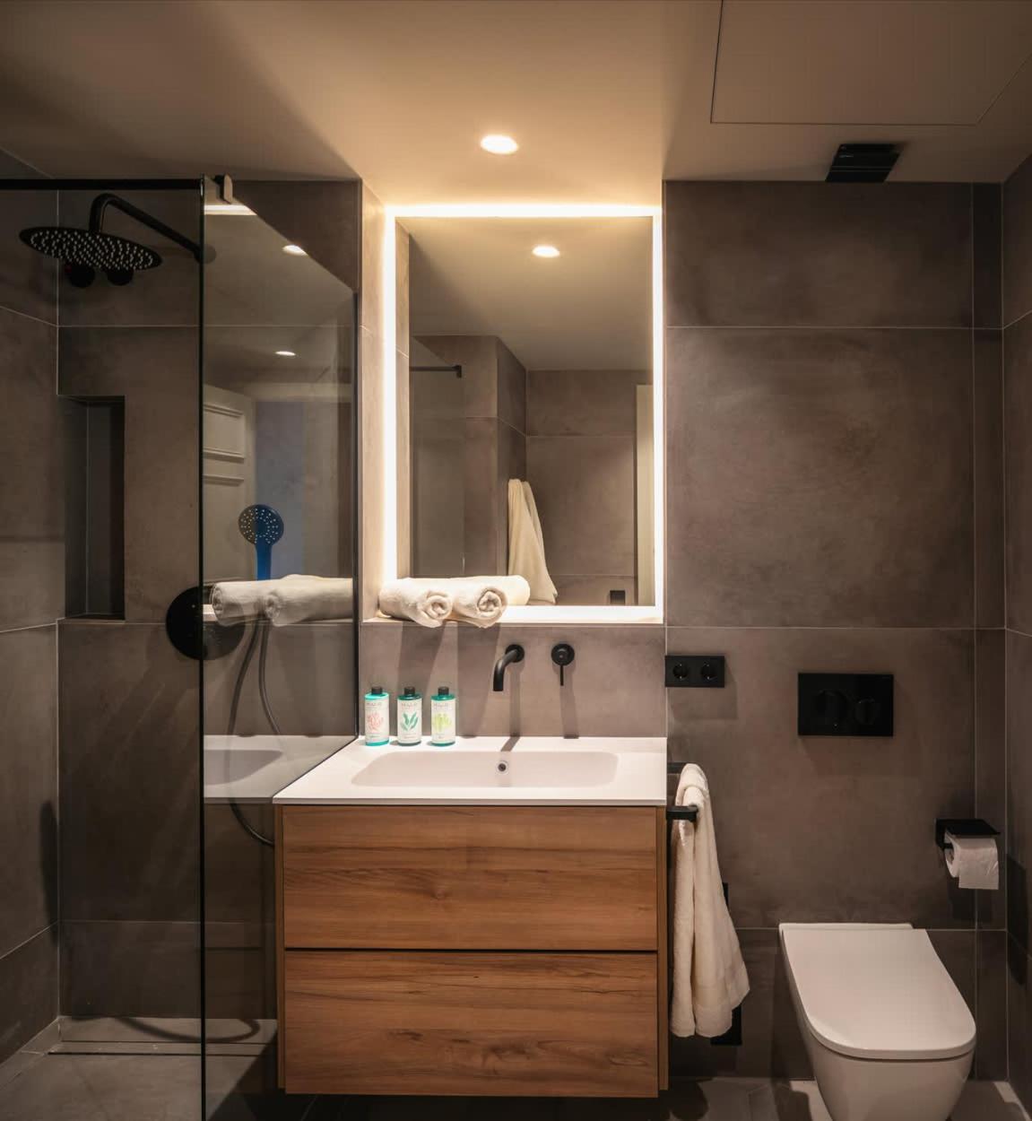 Lovely 6 Bedroom Flat In L'eixample Barcelone