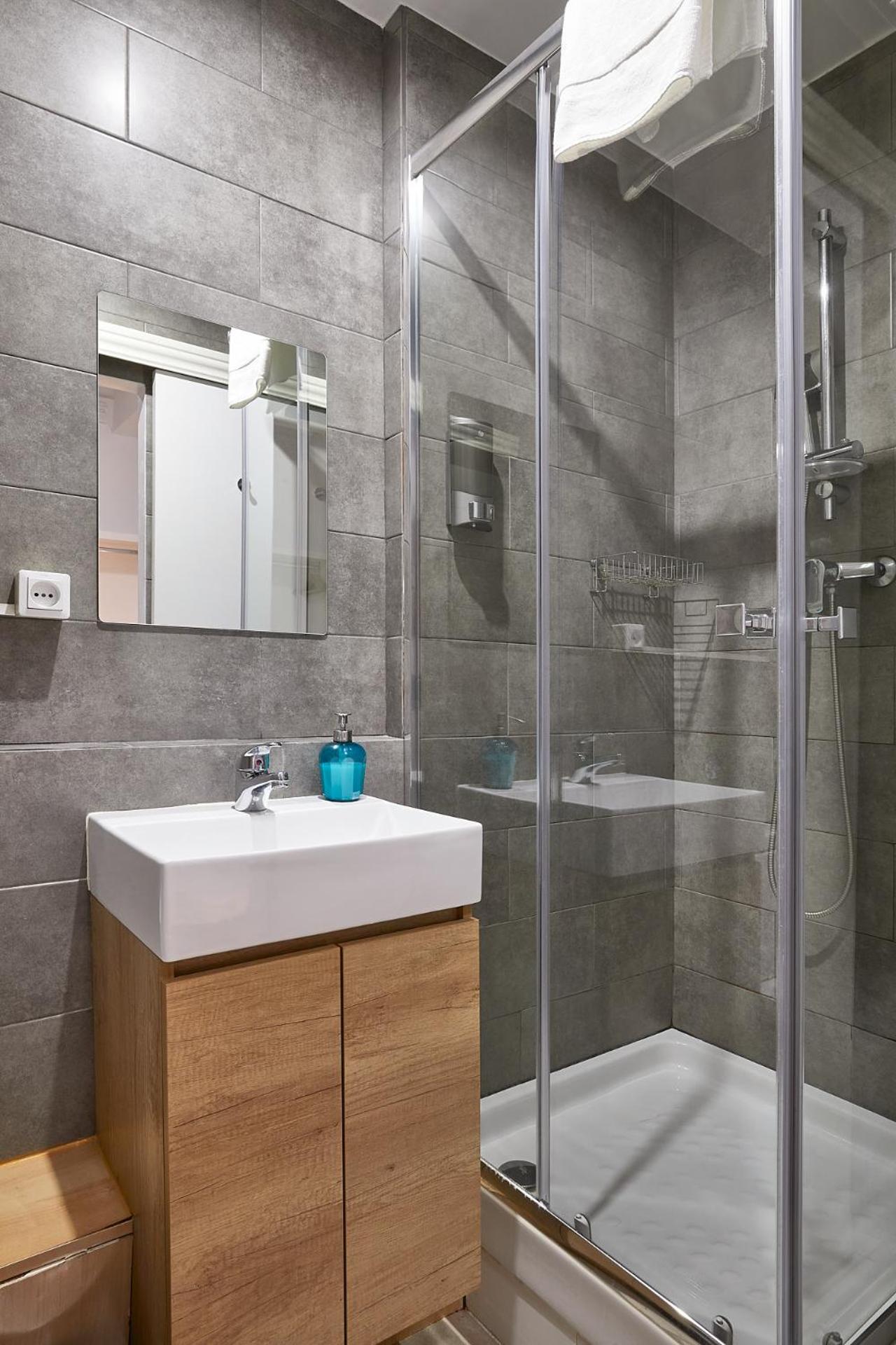 Ella Gran Via Guest house