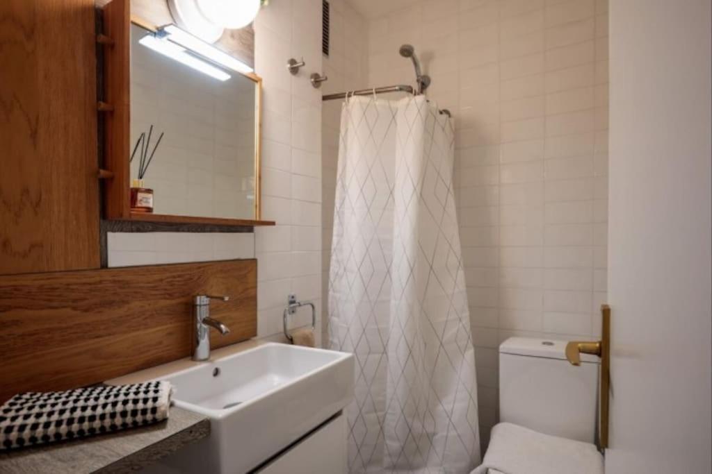 Apartment Renovated In De Gracia