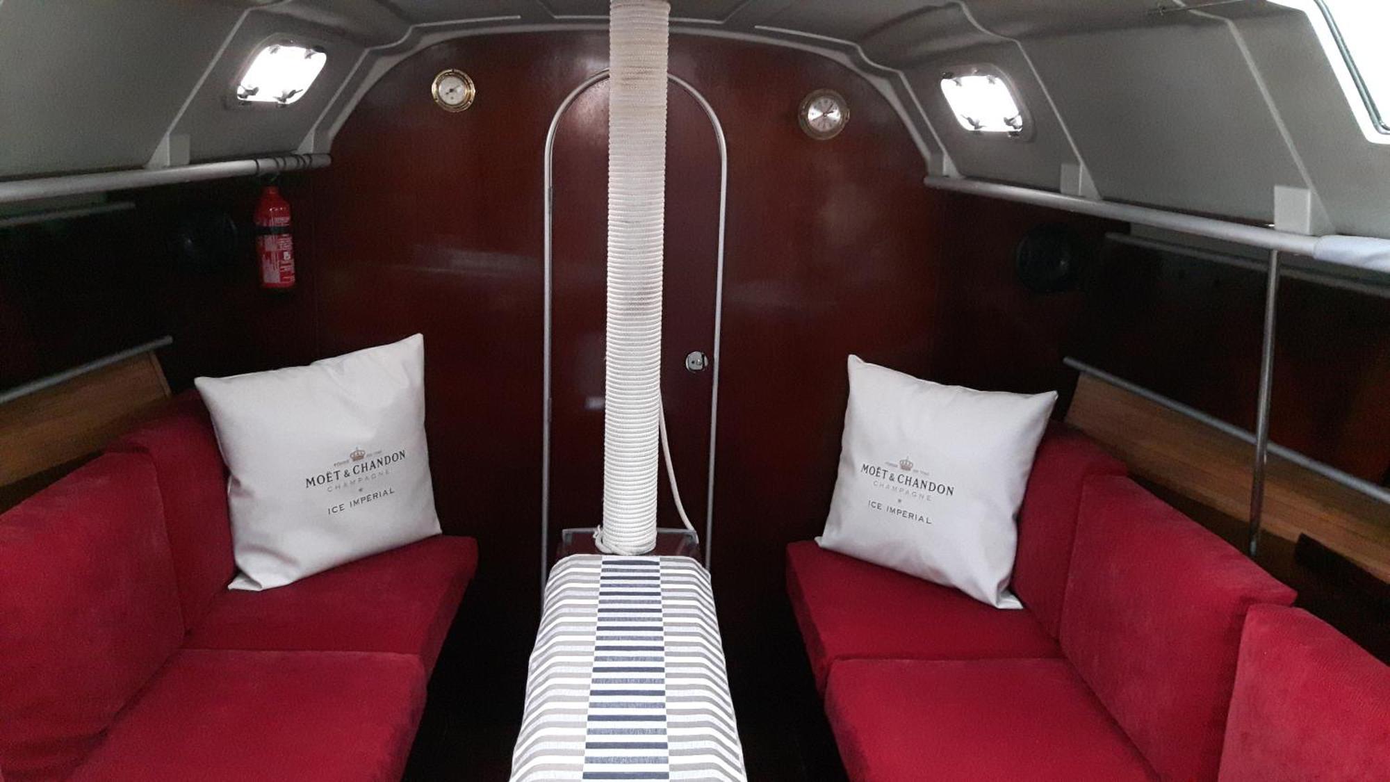 Amazing Flat In Classic Sailing Boat In