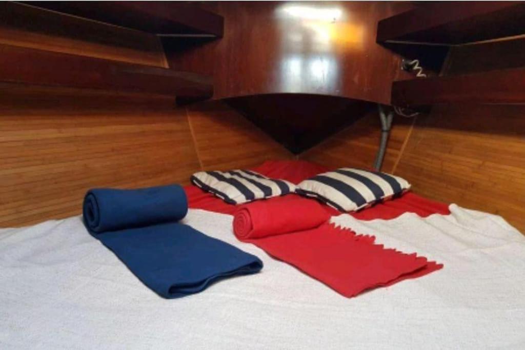 Amazing Flat In Classic Sailing Boat In *