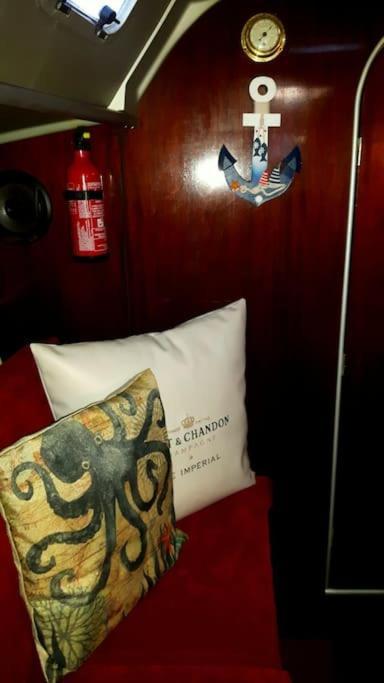 Amazing Flat In Classic Sailing Boat In Bateau-hôtel Barcelone