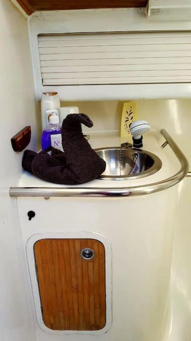 Amazing Flat In Classic Sailing Boat In *