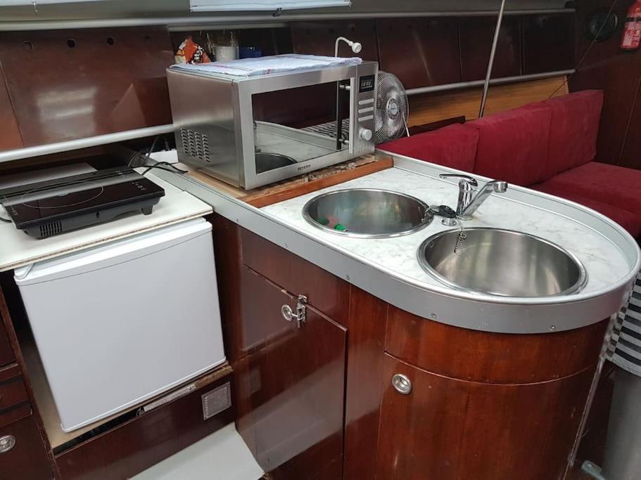 Bateau-hôtel Amazing Flat In Classic Sailing Boat In *
