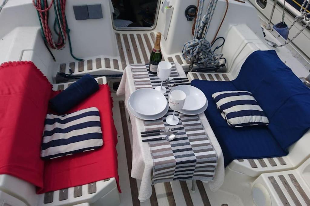 Amazing Flat In Classic Sailing Boat In Bateau-hôtel *