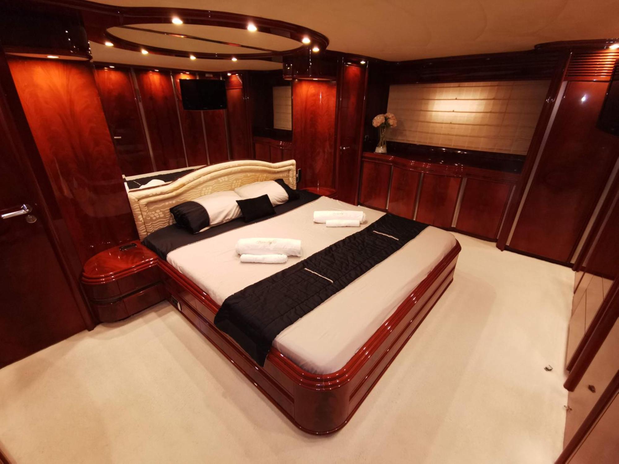 Luxury Yacht * Barcelone