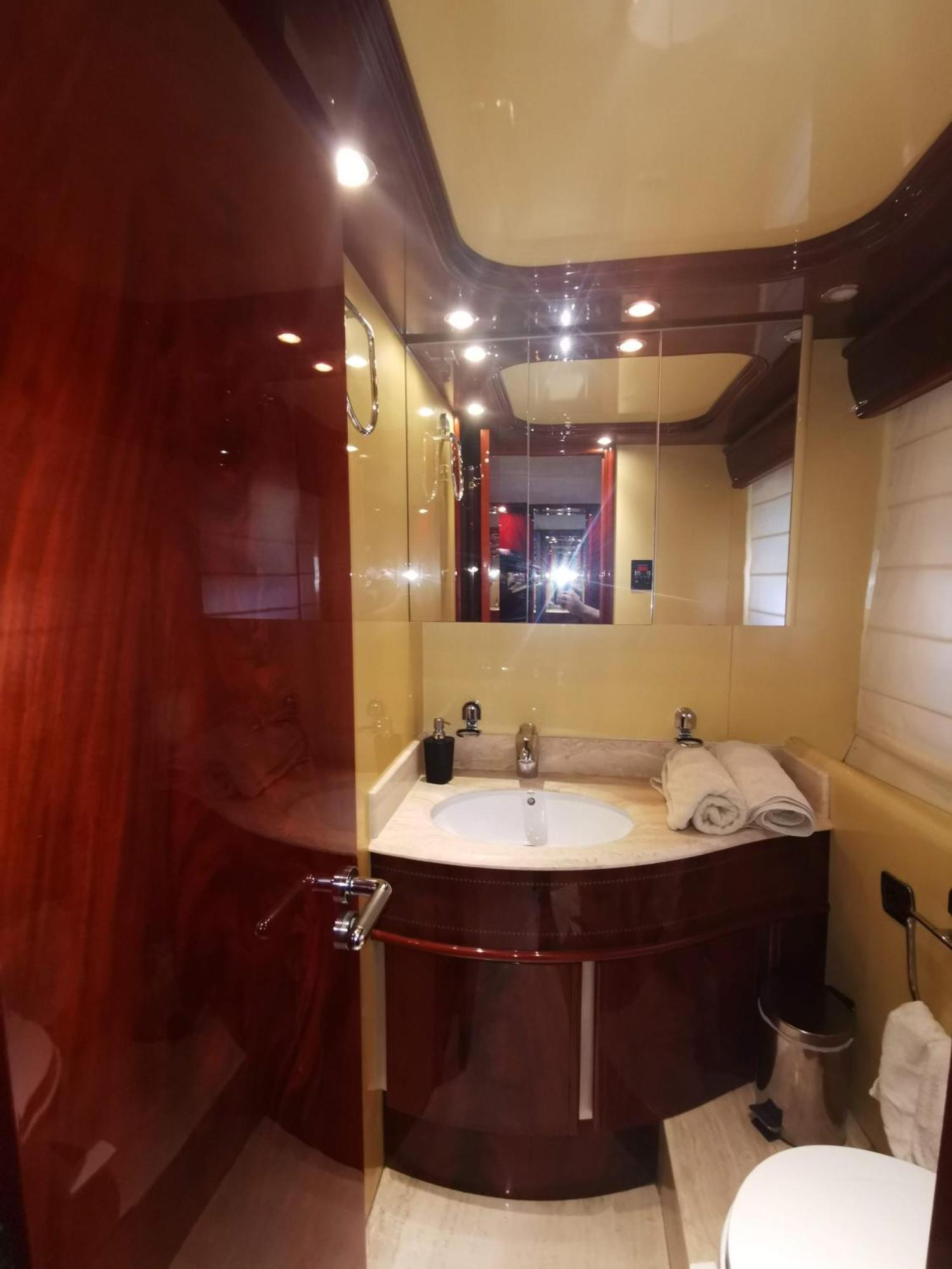 Bateau-hôtel Luxury Yacht *