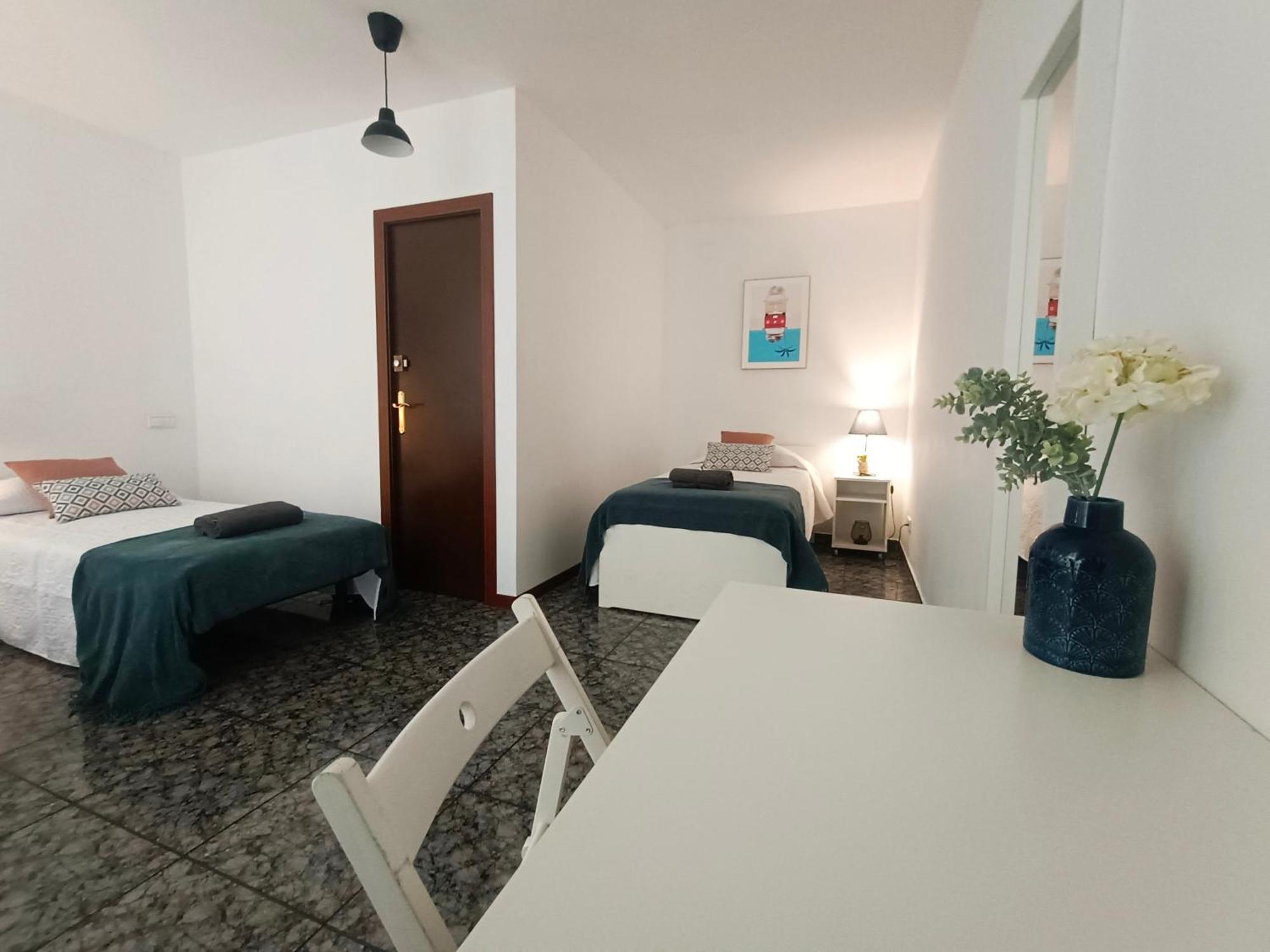 - Urquinaona Auberge de jeunesse *