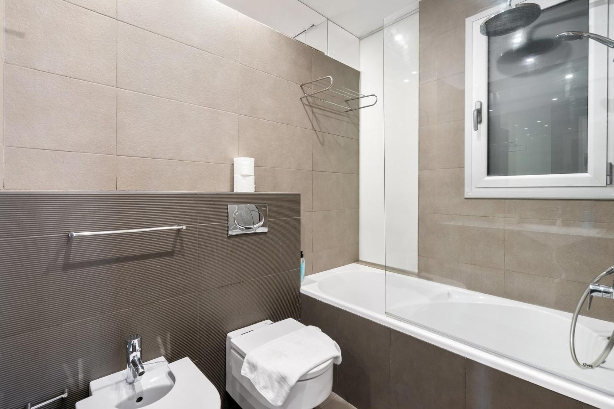 For Couples, Families And Groups, Center Appartement