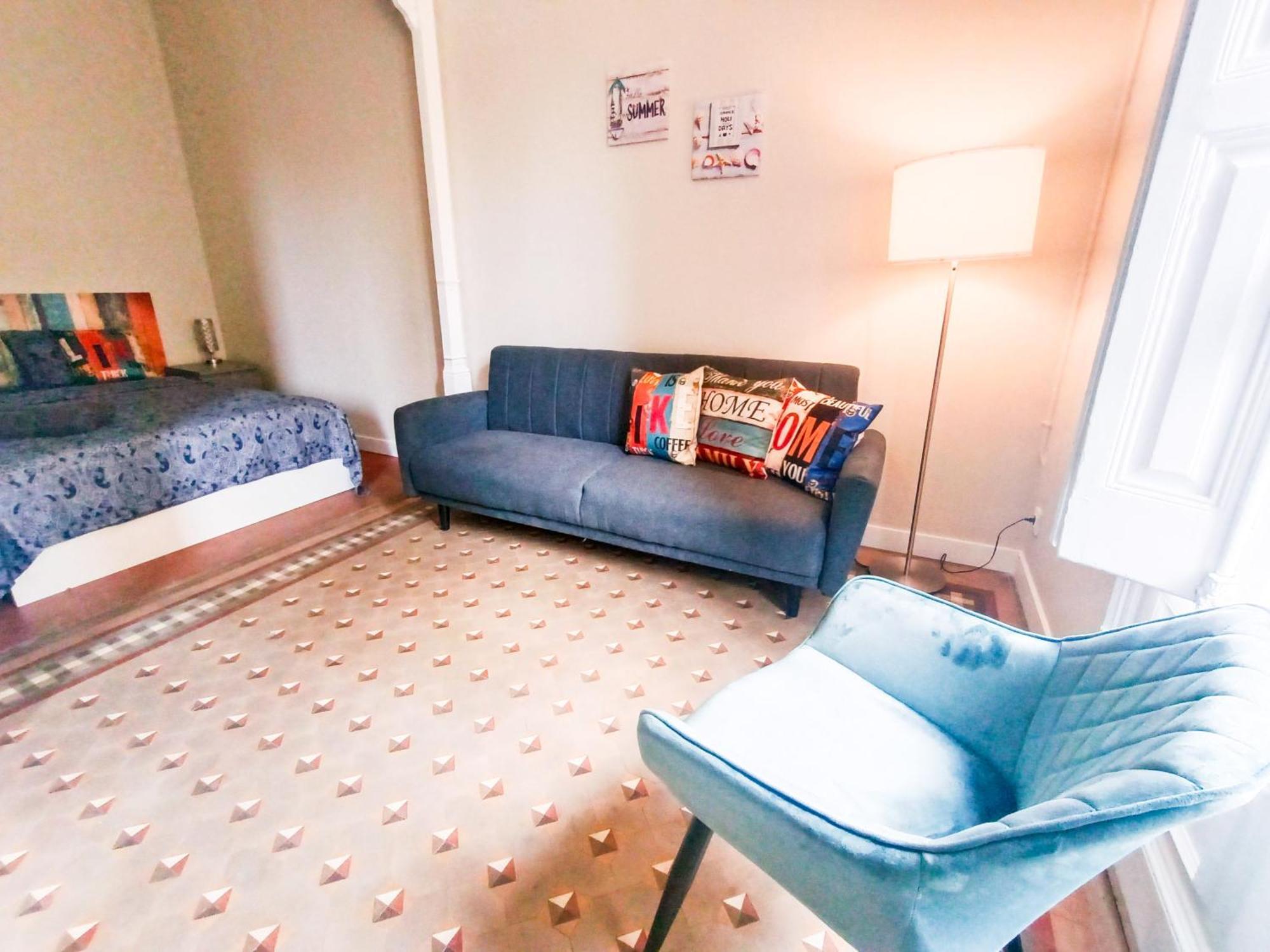 - Roger De Lluria Hostel Barcelona