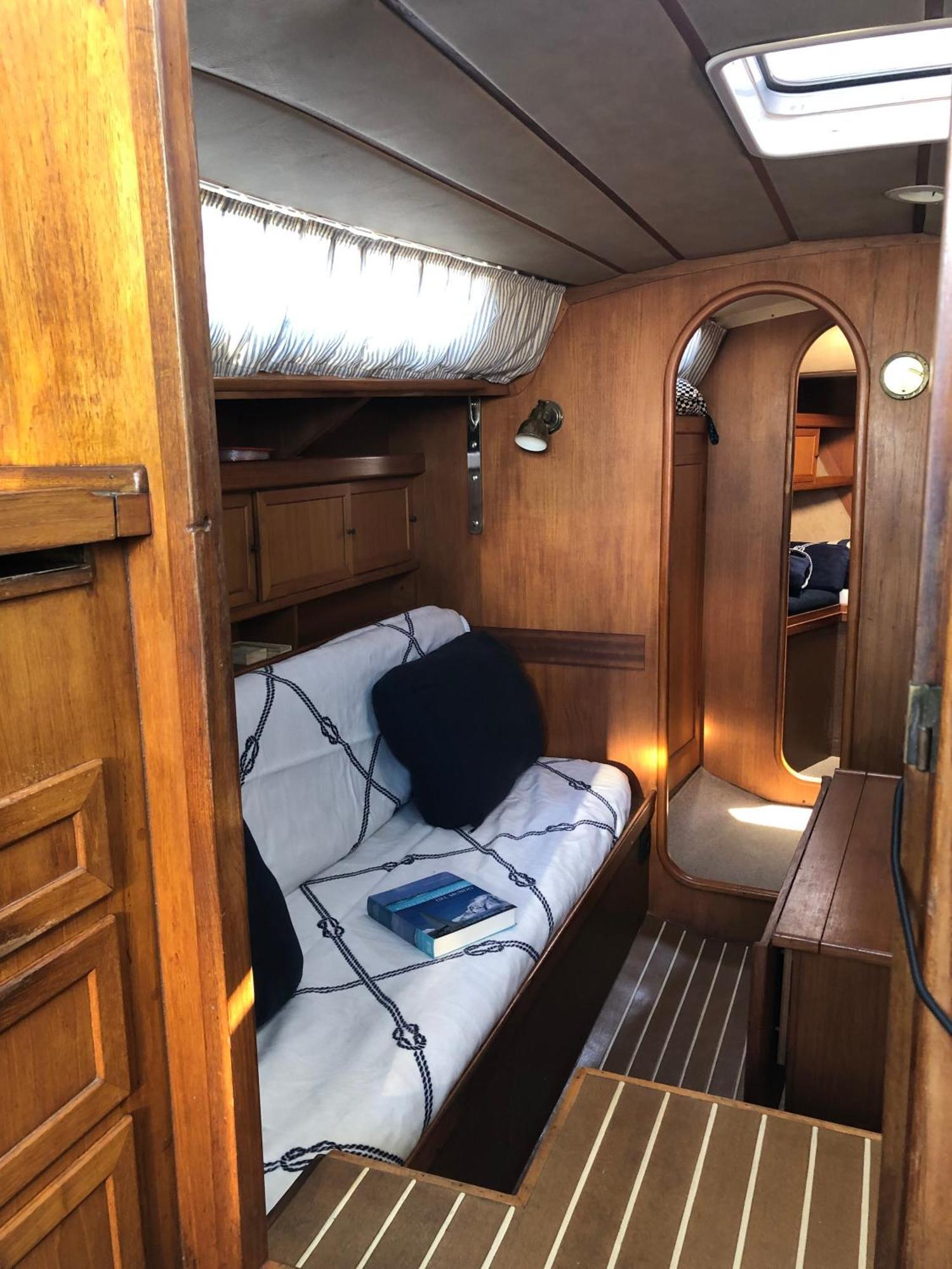 Botel Sailing&stay - A Night Onboard With Your Sailing Experience *