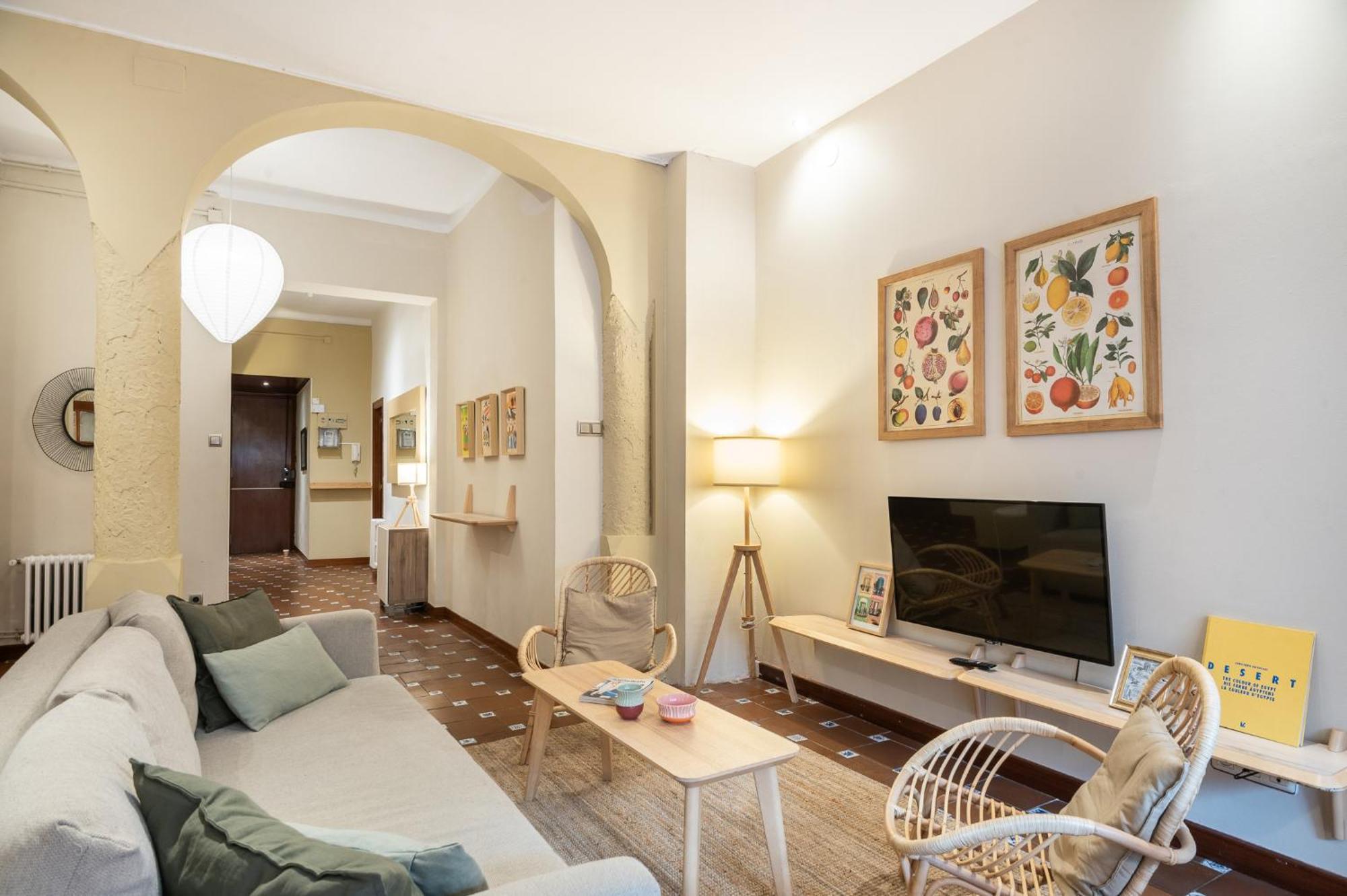 Spacious & Sunny With Terrace In The Center Apartment