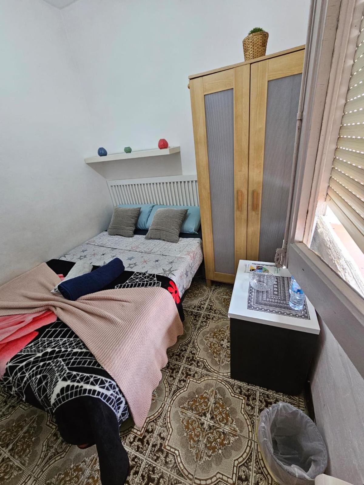 Poble Sec Nino House Hôtel capsule Barcelone