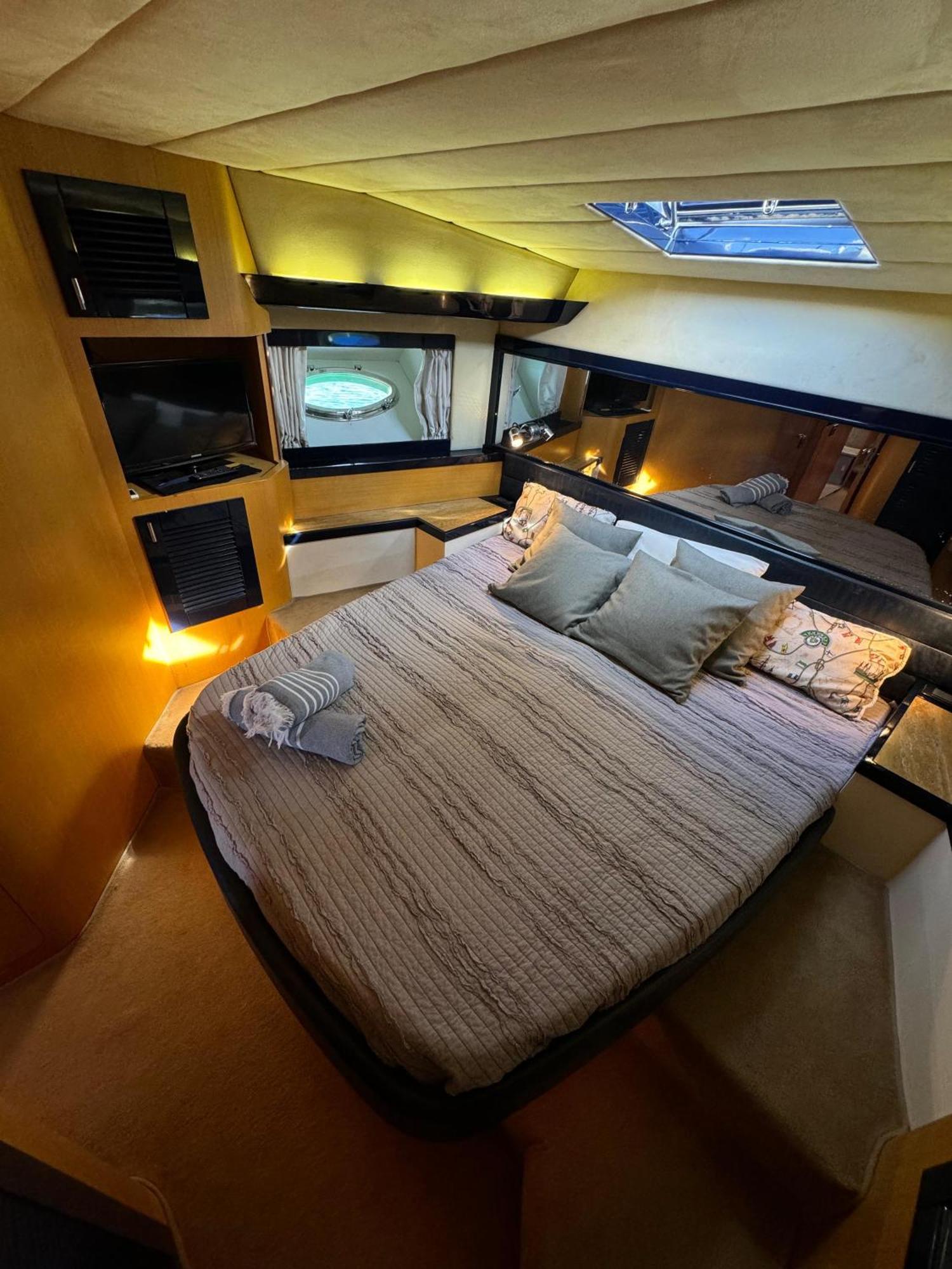 Yacht Sherte Botel Barcelona