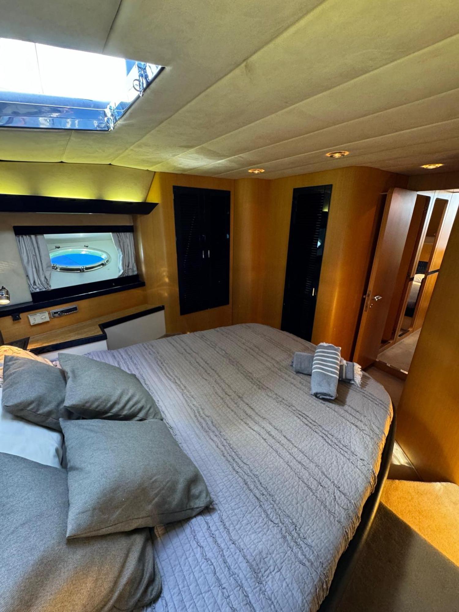 Yacht Sherte Botel Barcelona