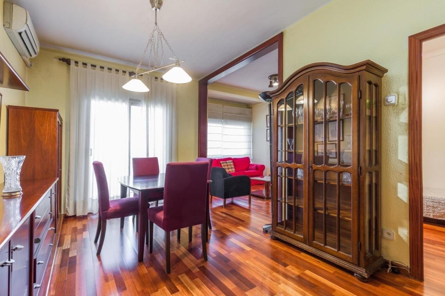 Appartement Fuer 5 Personen Ca 75 Qm In Barcelona-sants-montjuic, Costa Brava Costa Del Maresme Barcelone